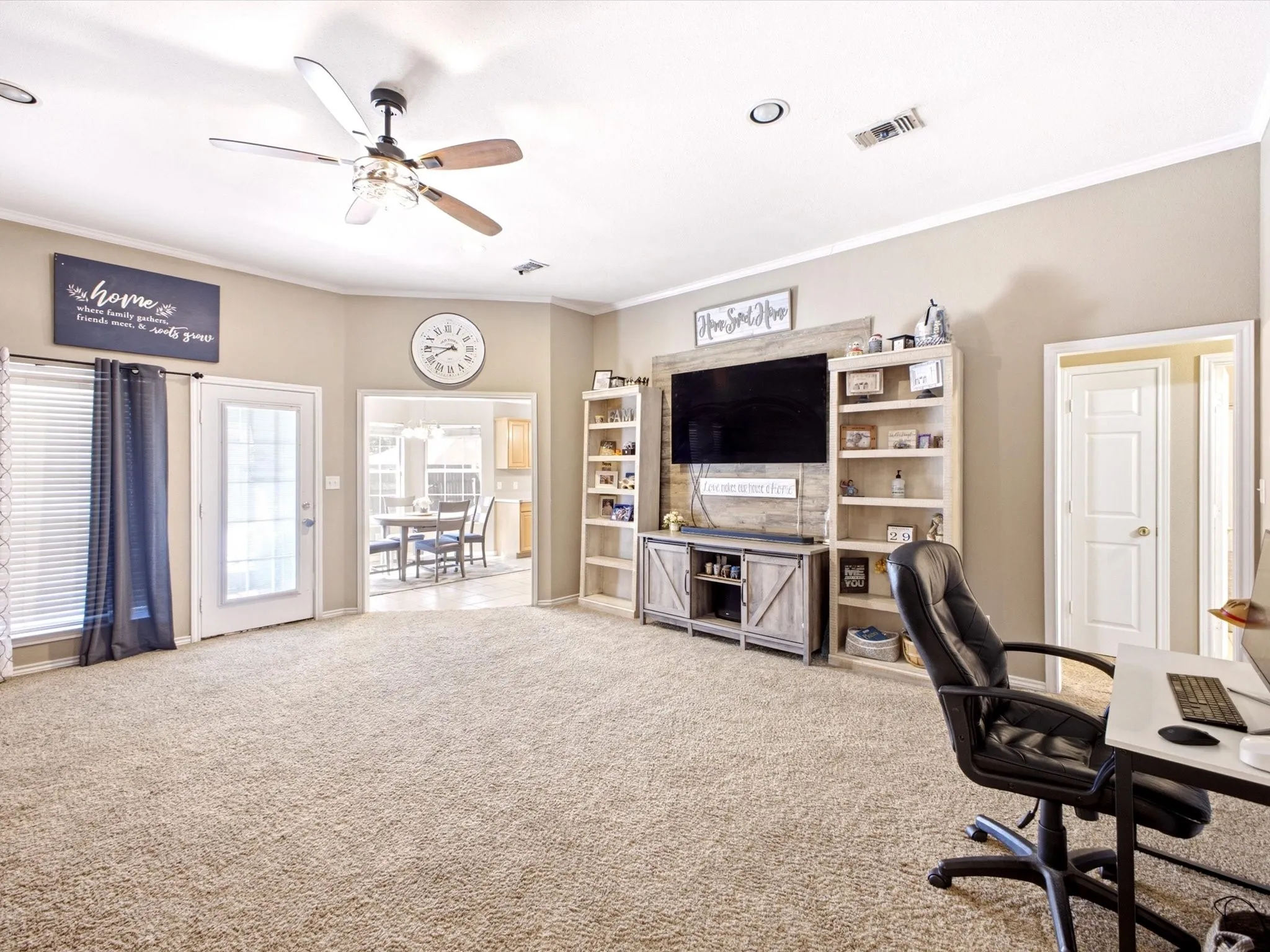 Single Family Residence For Sale in Grayson County , 928 Calder Street, Howe, Texas 75459, 4 Bedroom, 2 Bathroom, 2 Garage spaces, 1,800 Sqft, built in 2001, mls#21405196, Real Estate Agent in Howe, Homes For Sale in Grayson county, Homes For Sale in Howe, Realtor in Howe Texas, Real Estate Brokerage Independent Realty Texas, Luminita Cordes Realtor