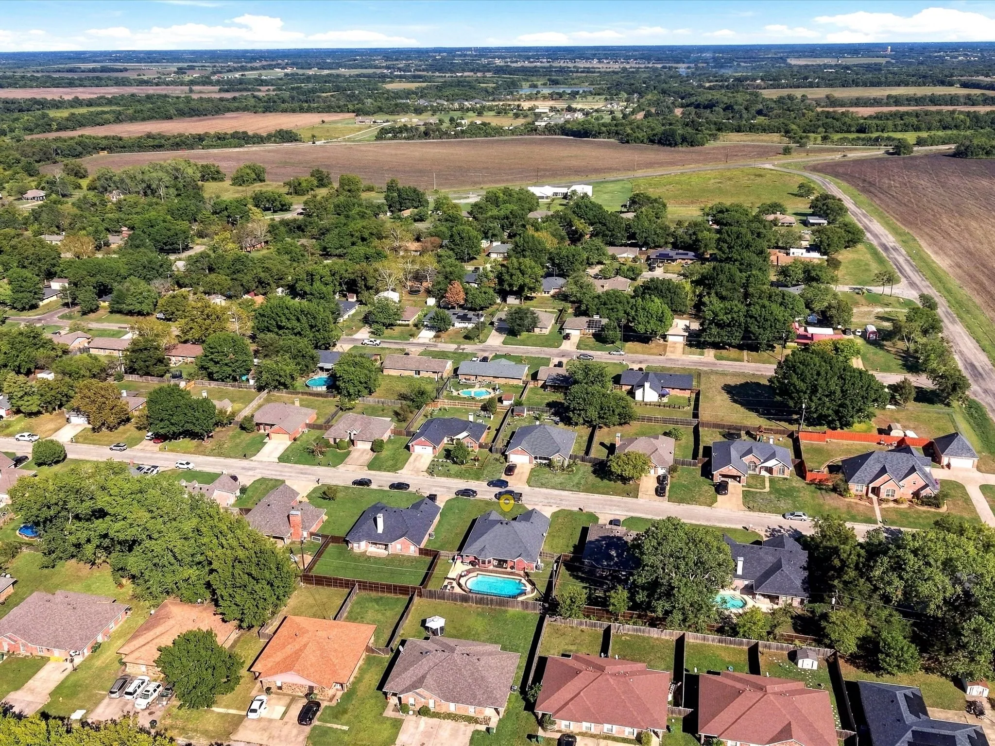 Single Family Residence For Sale in Grayson County , 928 Calder Street, Howe, Texas 75459, 4 Bedroom, 2 Bathroom, 2 Garage spaces, 1,800 Sqft, built in 2001, mls#21405196, Real Estate Agent in Howe, Homes For Sale in Grayson county, Homes For Sale in Howe, Realtor in Howe Texas, Real Estate Brokerage Independent Realty Texas, Luminita Cordes Realtor