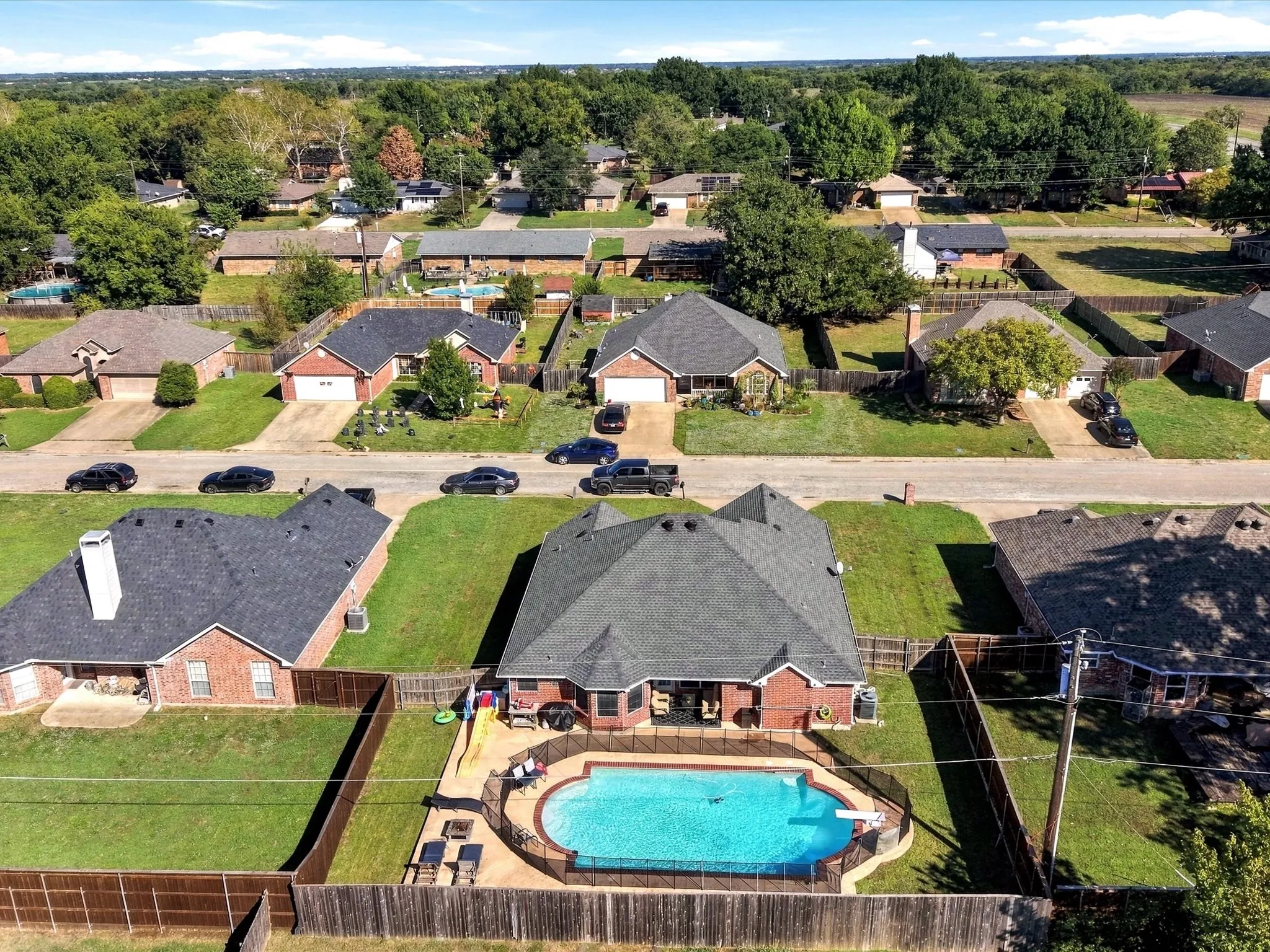 Single Family Residence For Sale in Grayson County , 928 Calder Street, Howe, Texas 75459, 4 Bedroom, 2 Bathroom, 2 Garage spaces, 1,800 Sqft, built in 2001, mls#21405196, Real Estate Agent in Howe, Homes For Sale in Grayson county, Homes For Sale in Howe, Realtor in Howe Texas, Real Estate Brokerage Independent Realty Texas, Luminita Cordes Realtor