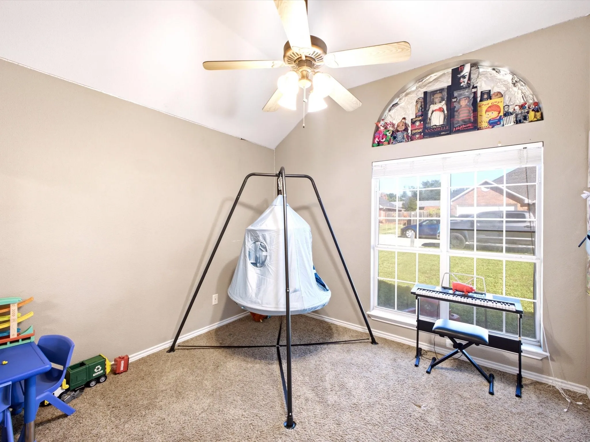 Single Family Residence For Sale in Grayson County , 928 Calder Street, Howe, Texas 75459, 4 Bedroom, 2 Bathroom, 2 Garage spaces, 1,800 Sqft, built in 2001, mls#21405196, Real Estate Agent in Howe, Homes For Sale in Grayson county, Homes For Sale in Howe, Realtor in Howe Texas, Real Estate Brokerage Independent Realty Texas, Luminita Cordes Realtor