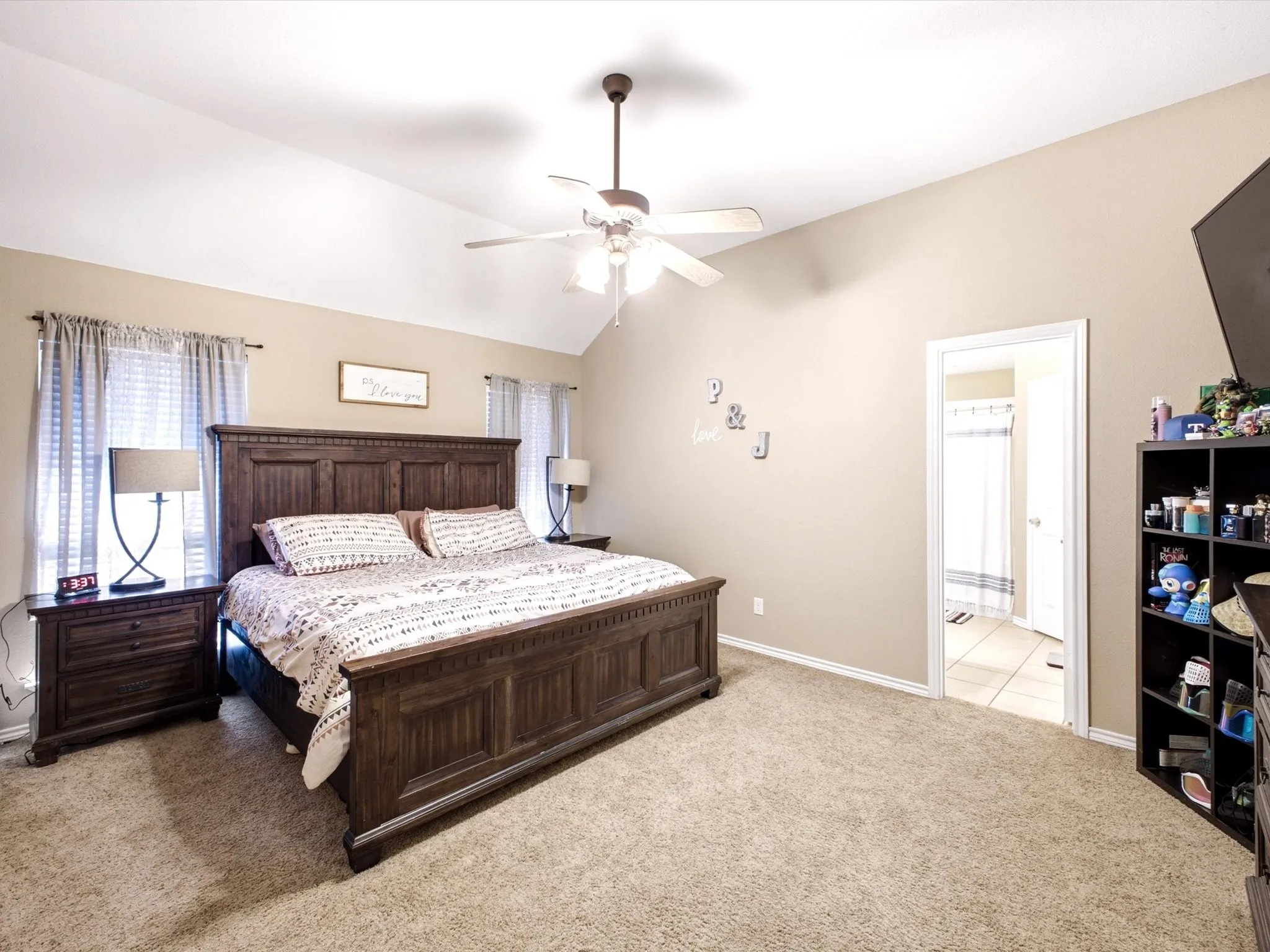 Single Family Residence For Sale in Grayson County , 928 Calder Street, Howe, Texas 75459, 4 Bedroom, 2 Bathroom, 2 Garage spaces, 1,800 Sqft, built in 2001, mls#21405196, Real Estate Agent in Howe, Homes For Sale in Grayson county, Homes For Sale in Howe, Realtor in Howe Texas, Real Estate Brokerage Independent Realty Texas, Luminita Cordes Realtor