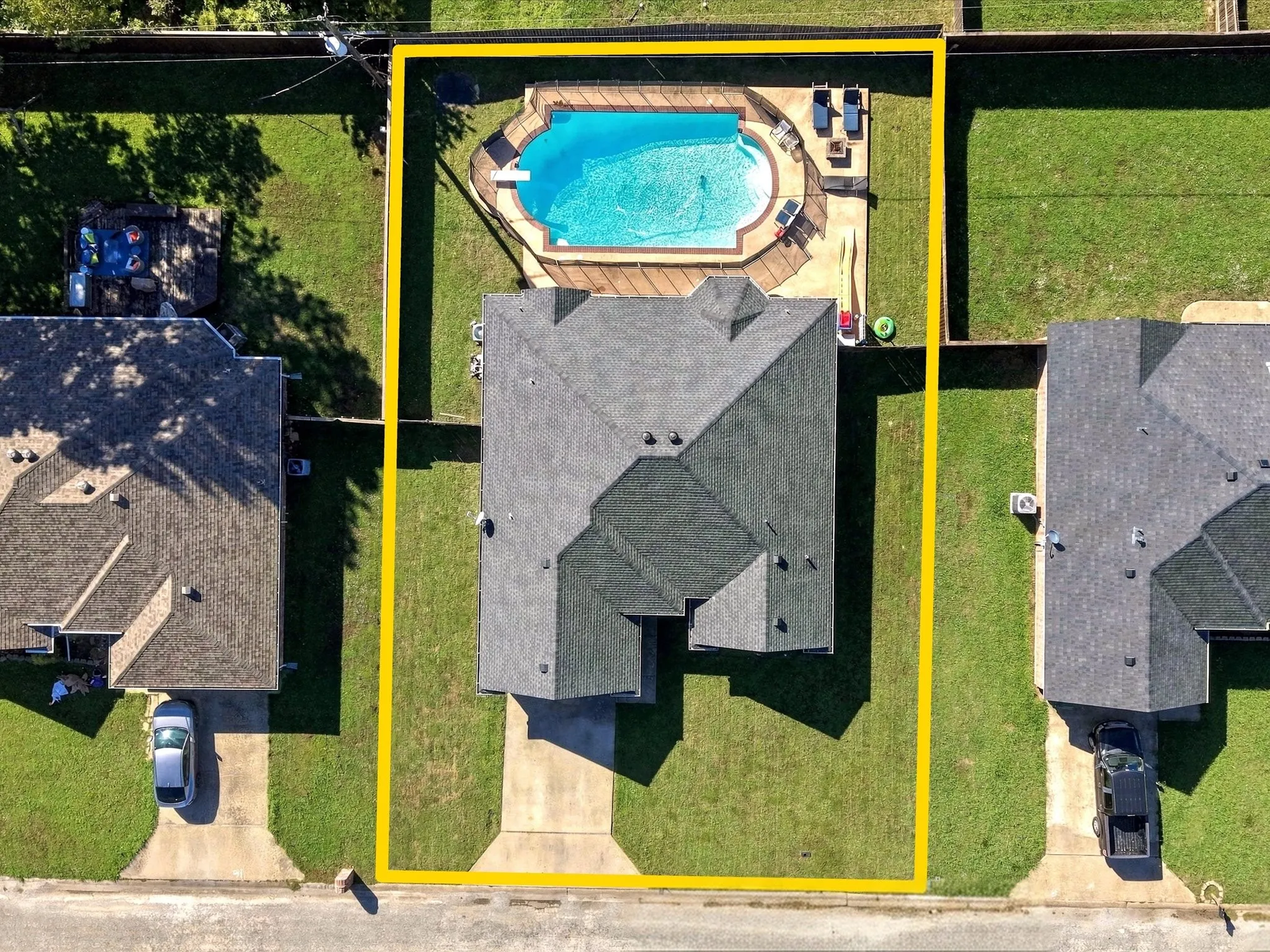 Single Family Residence For Sale in Grayson County , 928 Calder Street, Howe, Texas 75459, 4 Bedroom, 2 Bathroom, 2 Garage spaces, 1,800 Sqft, built in 2001, mls#21405196, Real Estate Agent in Howe, Homes For Sale in Grayson county, Homes For Sale in Howe, Realtor in Howe Texas, Real Estate Brokerage Independent Realty Texas, Luminita Cordes Realtor