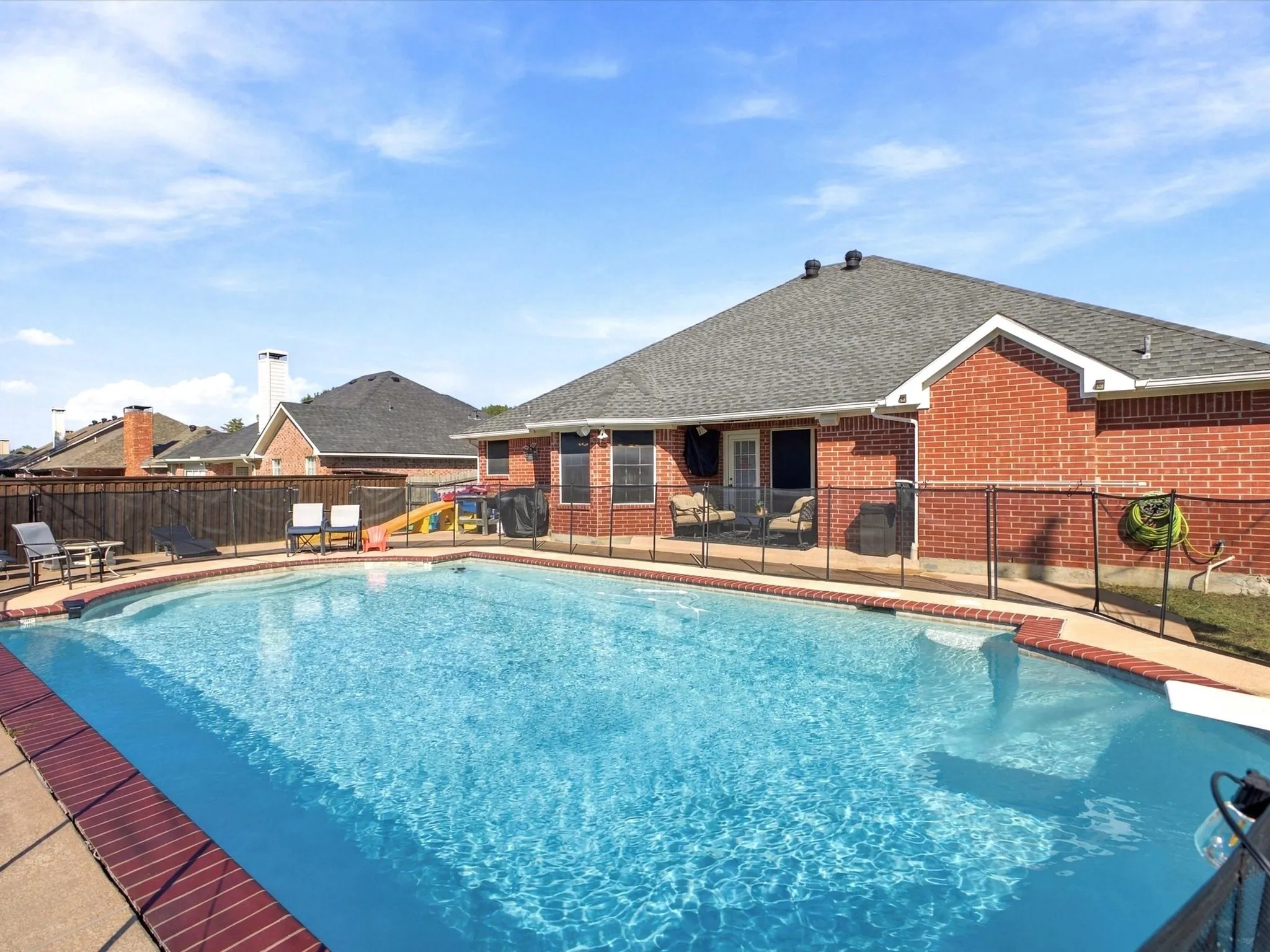 Single Family Residence For Sale in Grayson County , 928 Calder Street, Howe, Texas 75459, 4 Bedroom, 2 Bathroom, 2 Garage spaces, 1,800 Sqft, built in 2001, mls#21405196, Real Estate Agent in Howe, Homes For Sale in Grayson county, Homes For Sale in Howe, Realtor in Howe Texas, Real Estate Brokerage Independent Realty Texas, Luminita Cordes Realtor