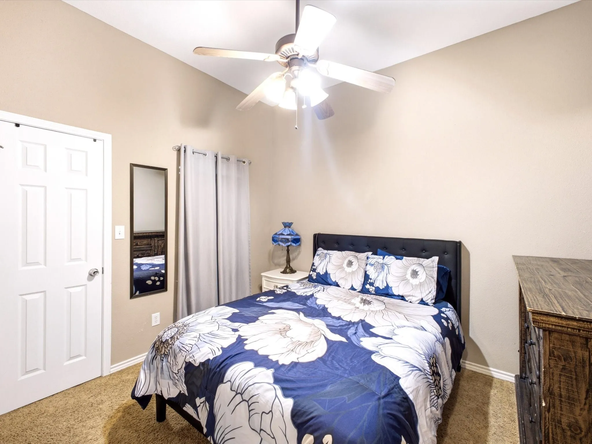 Single Family Residence For Sale in Grayson County , 928 Calder Street, Howe, Texas 75459, 4 Bedroom, 2 Bathroom, 2 Garage spaces, 1,800 Sqft, built in 2001, mls#21405196, Real Estate Agent in Howe, Homes For Sale in Grayson county, Homes For Sale in Howe, Realtor in Howe Texas, Real Estate Brokerage Independent Realty Texas, Luminita Cordes Realtor