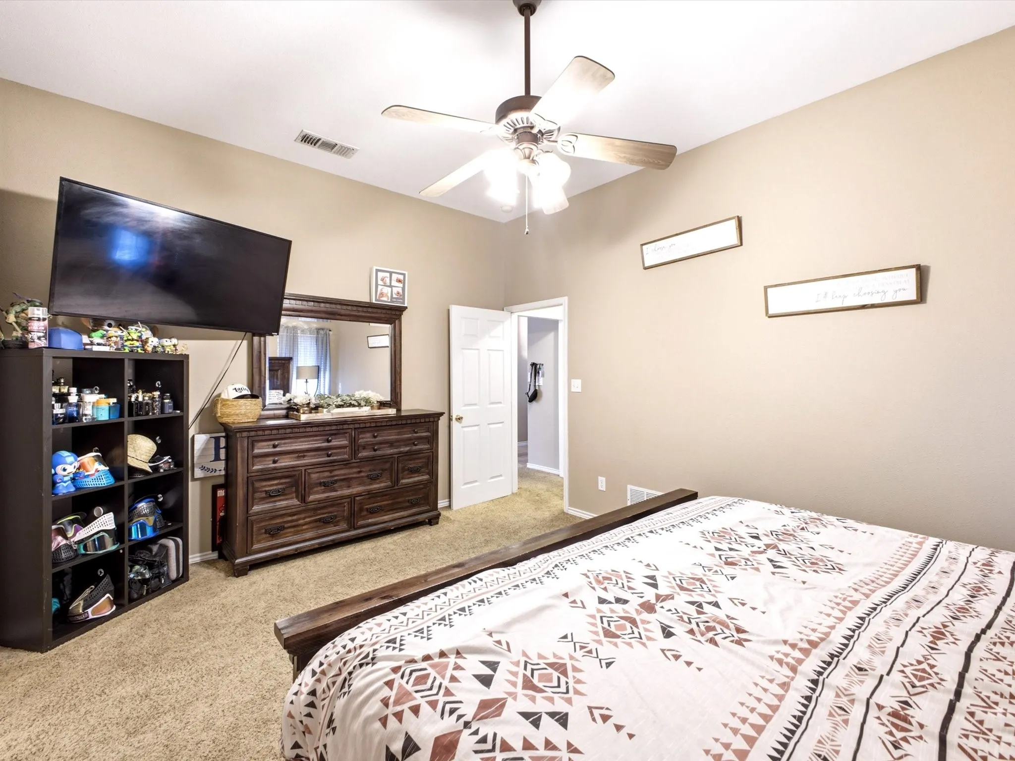 Single Family Residence For Sale in Grayson County , 928 Calder Street, Howe, Texas 75459, 4 Bedroom, 2 Bathroom, 2 Garage spaces, 1,800 Sqft, built in 2001, mls#21405196, Real Estate Agent in Howe, Homes For Sale in Grayson county, Homes For Sale in Howe, Realtor in Howe Texas, Real Estate Brokerage Independent Realty Texas, Luminita Cordes Realtor