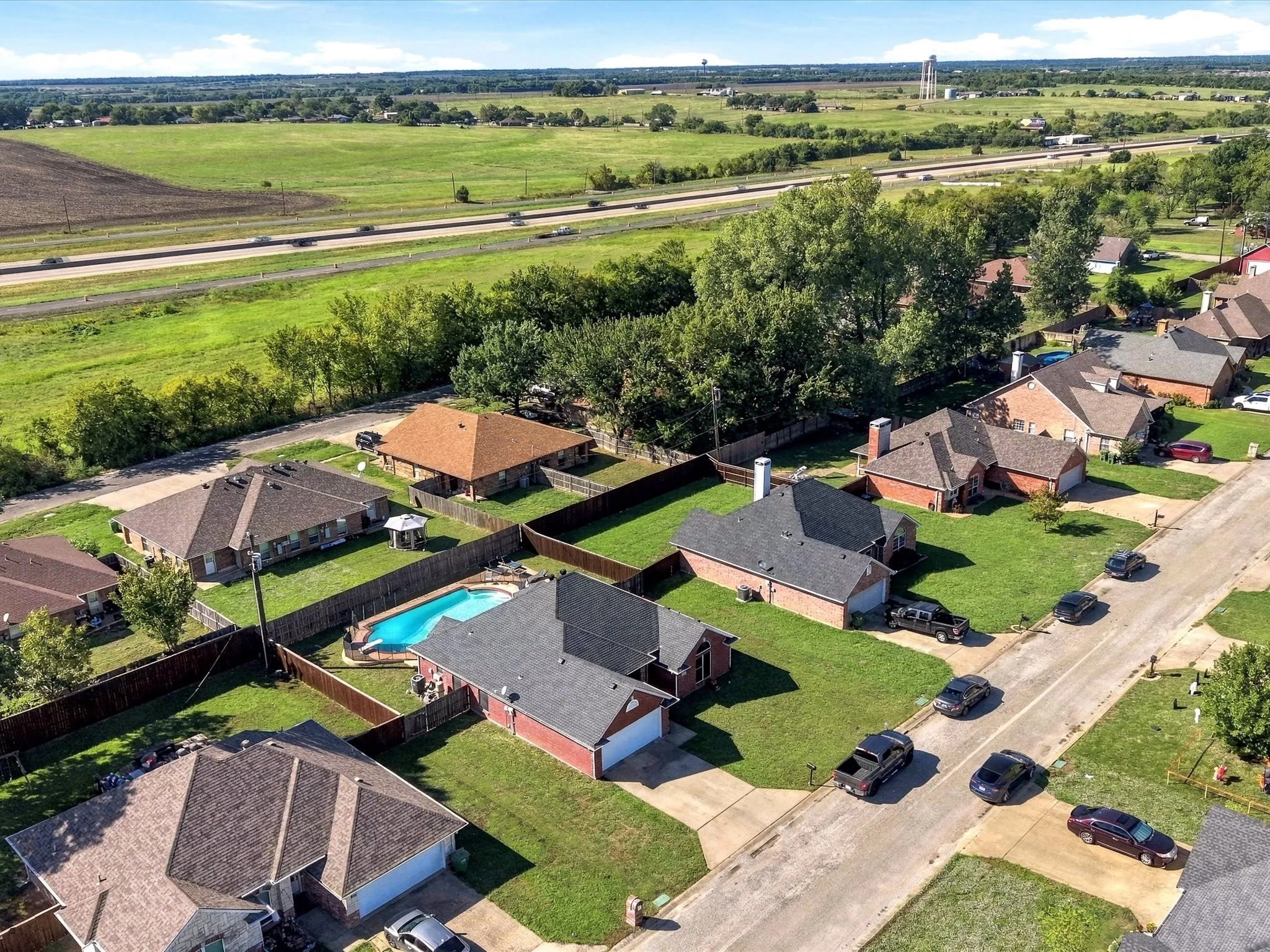 Single Family Residence For Sale in Grayson County , 928 Calder Street, Howe, Texas 75459, 4 Bedroom, 2 Bathroom, 2 Garage spaces, 1,800 Sqft, built in 2001, mls#21405196, Real Estate Agent in Howe, Homes For Sale in Grayson county, Homes For Sale in Howe, Realtor in Howe Texas, Real Estate Brokerage Independent Realty Texas, Luminita Cordes Realtor