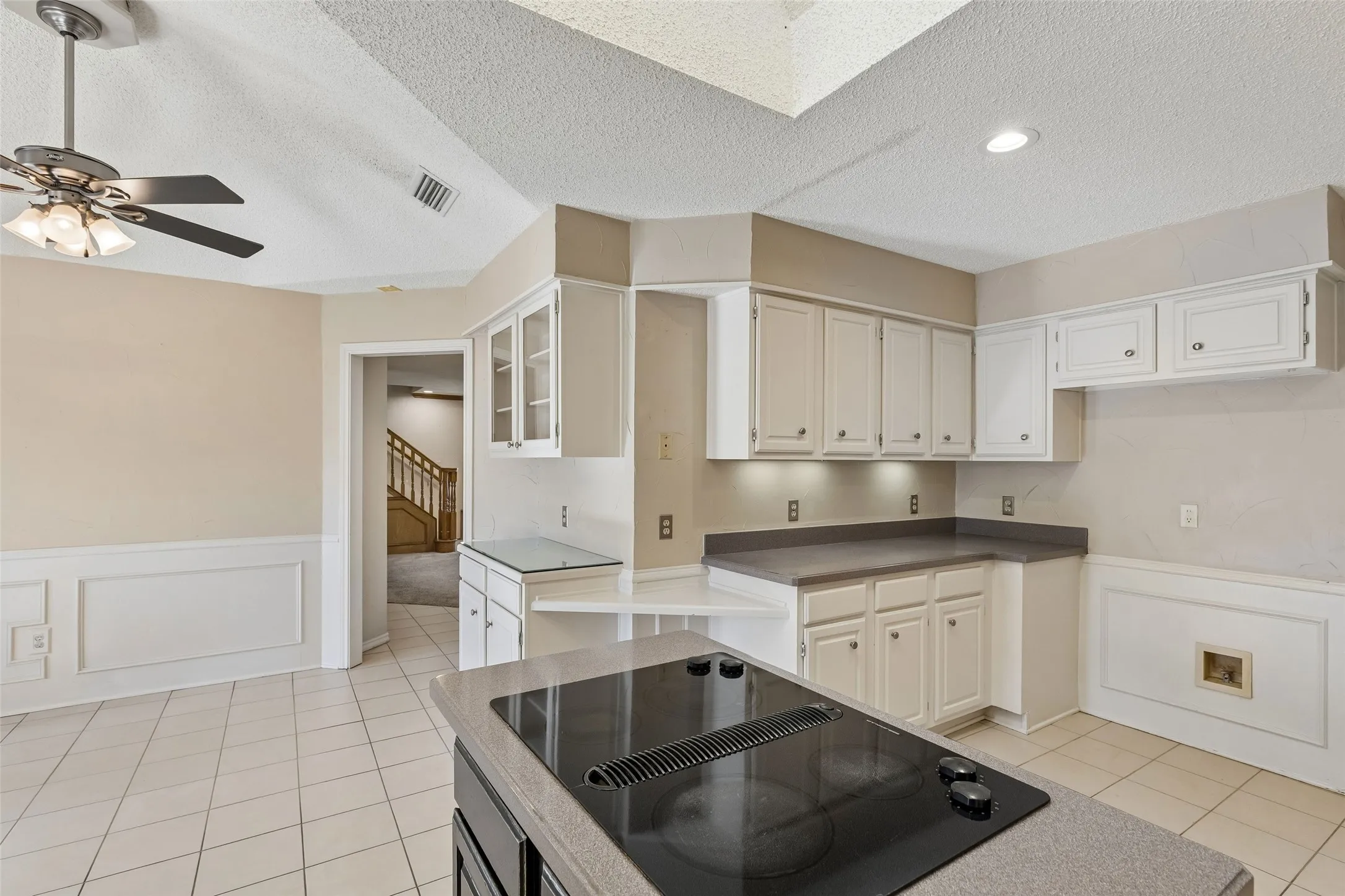 Single Family Residence For Sale in Denton County , 2924 Cambridgeshire Drive, Carrollton, Texas 75007, 5 Bedroom, 4 Bathroom, 2 Garage spaces, 3,676 Sqft, built in 1985, mls#21403498, Real Estate Agent in Carrollton, Homes For Sale in Denton county, Homes For Sale in Carrollton, Realtor in Carrollton Texas, Real Estate Brokerage Independent Realty Texas, Luminita Cordes Realtor