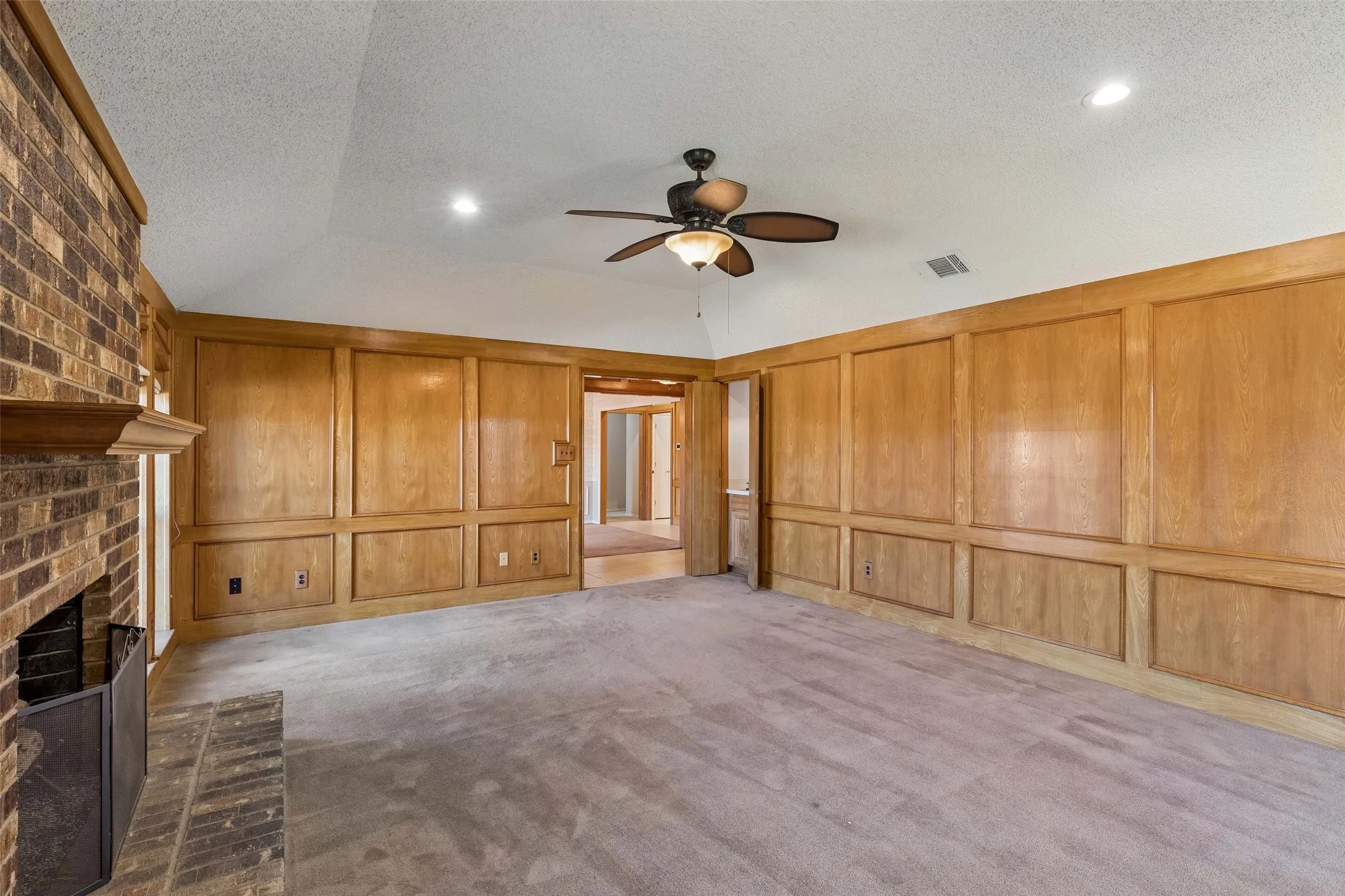 Single Family Residence For Sale in Denton County , 2924 Cambridgeshire Drive, Carrollton, Texas 75007, 5 Bedroom, 4 Bathroom, 2 Garage spaces, 3,676 Sqft, built in 1985, mls#21403498, Real Estate Agent in Carrollton, Homes For Sale in Denton county, Homes For Sale in Carrollton, Realtor in Carrollton Texas, Real Estate Brokerage Independent Realty Texas, Luminita Cordes Realtor