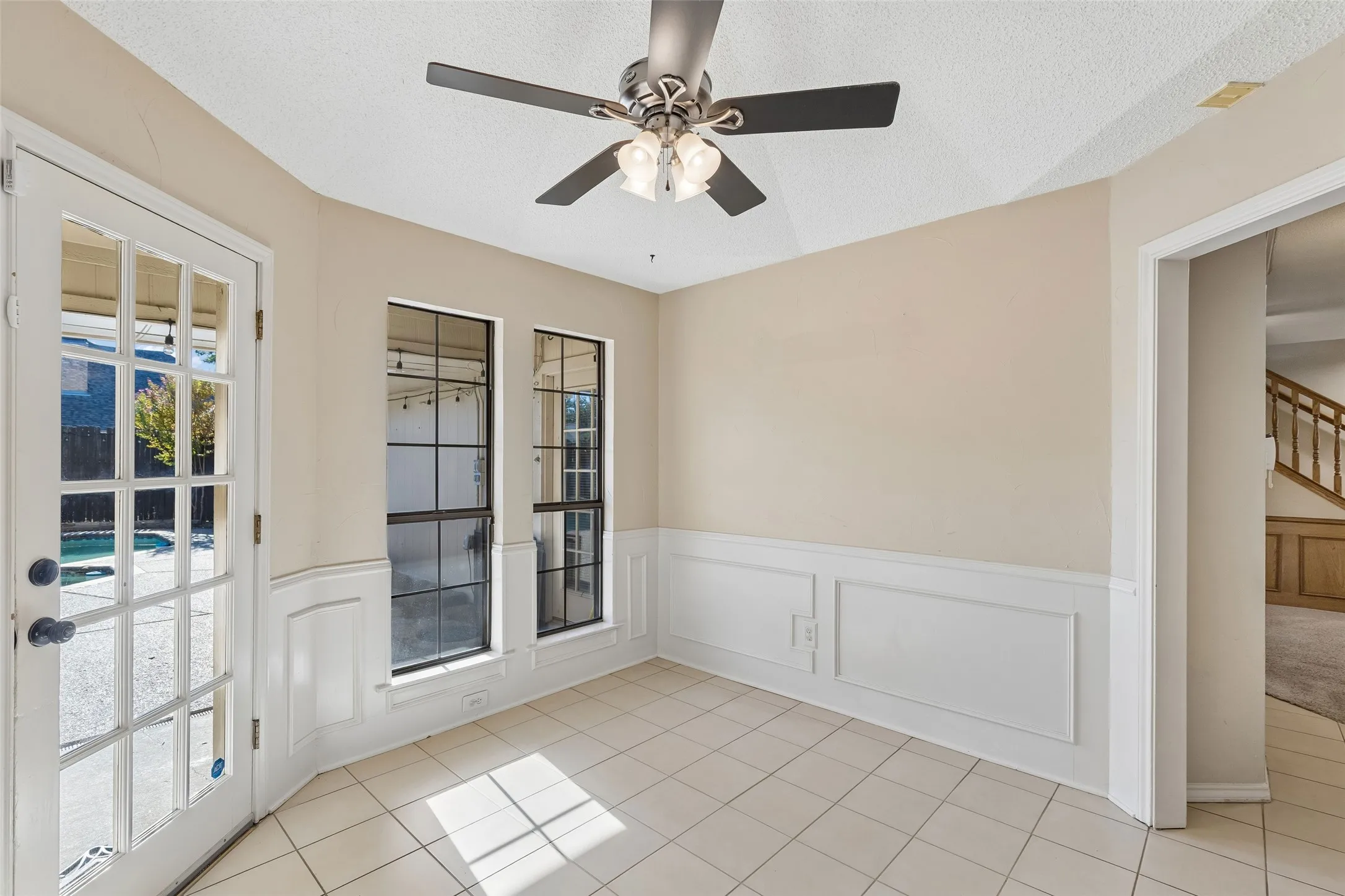 Single Family Residence For Sale in Denton County , 2924 Cambridgeshire Drive, Carrollton, Texas 75007, 5 Bedroom, 4 Bathroom, 2 Garage spaces, 3,676 Sqft, built in 1985, mls#21403498, Real Estate Agent in Carrollton, Homes For Sale in Denton county, Homes For Sale in Carrollton, Realtor in Carrollton Texas, Real Estate Brokerage Independent Realty Texas, Luminita Cordes Realtor
