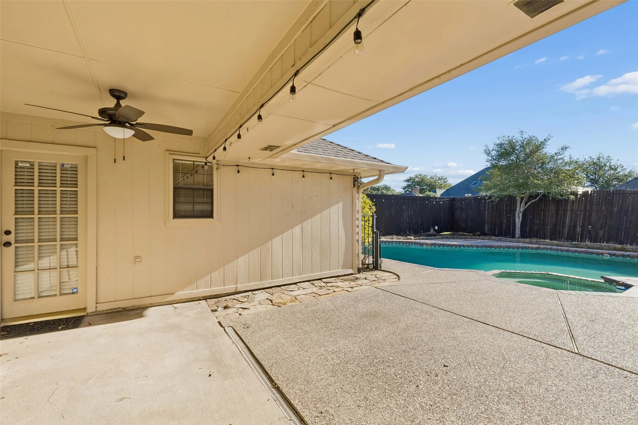 Single Family Residence For Sale in Denton County , 2924 Cambridgeshire Drive, Carrollton, Texas 75007, 5 Bedroom, 4 Bathroom, 2 Garage spaces, 3,676 Sqft, built in 1985, mls#21403498, Real Estate Agent in Carrollton, Homes For Sale in Denton county, Homes For Sale in Carrollton, Realtor in Carrollton Texas, Real Estate Brokerage Independent Realty Texas, Luminita Cordes Realtor