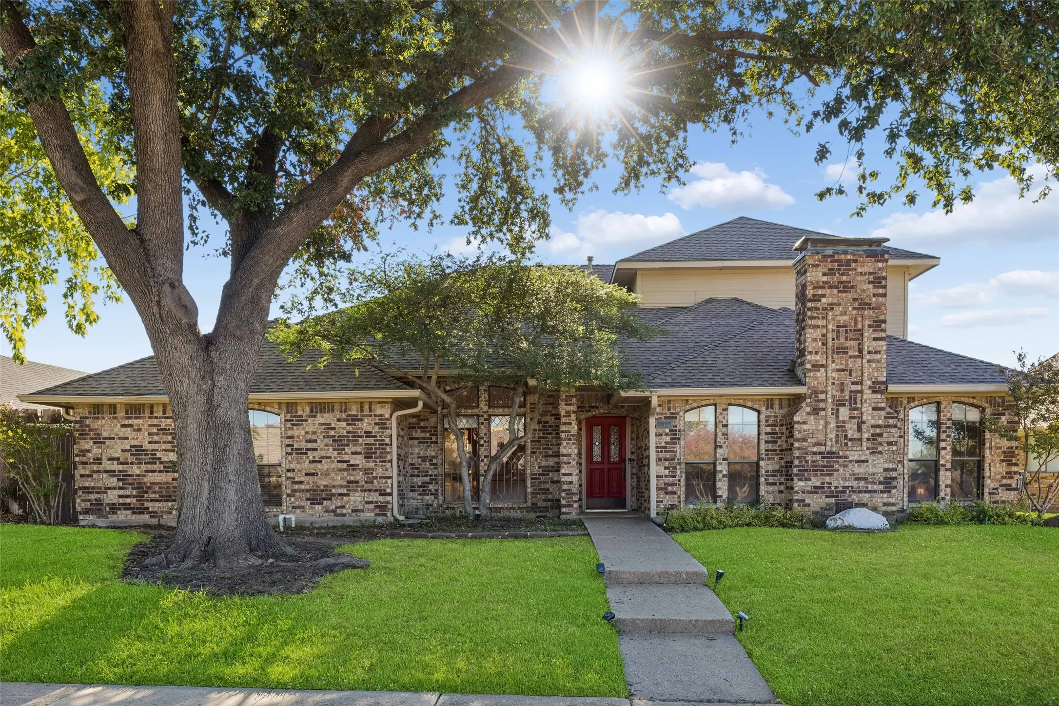 Single Family Residence For Sale in Denton County , 2924 Cambridgeshire Drive, Carrollton, Texas 75007, 5 Bedroom, 4 Bathroom, 2 Garage spaces, 3,676 Sqft, built in 1985, mls#21403498, Real Estate Agent in Carrollton, Homes For Sale in Denton county, Homes For Sale in Carrollton, Realtor in Carrollton Texas, Real Estate Brokerage Independent Realty Texas, Luminita Cordes Realtor