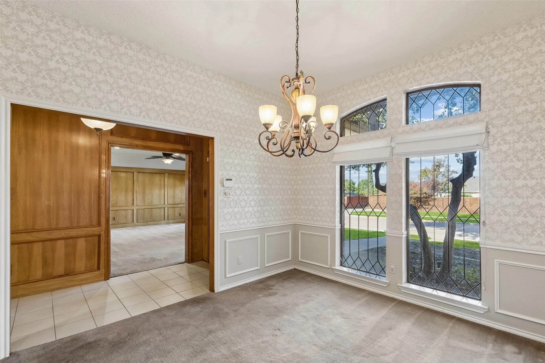 Single Family Residence For Sale in Denton County , 2924 Cambridgeshire Drive, Carrollton, Texas 75007, 5 Bedroom, 4 Bathroom, 2 Garage spaces, 3,676 Sqft, built in 1985, mls#21403498, Real Estate Agent in Carrollton, Homes For Sale in Denton county, Homes For Sale in Carrollton, Realtor in Carrollton Texas, Real Estate Brokerage Independent Realty Texas, Luminita Cordes Realtor