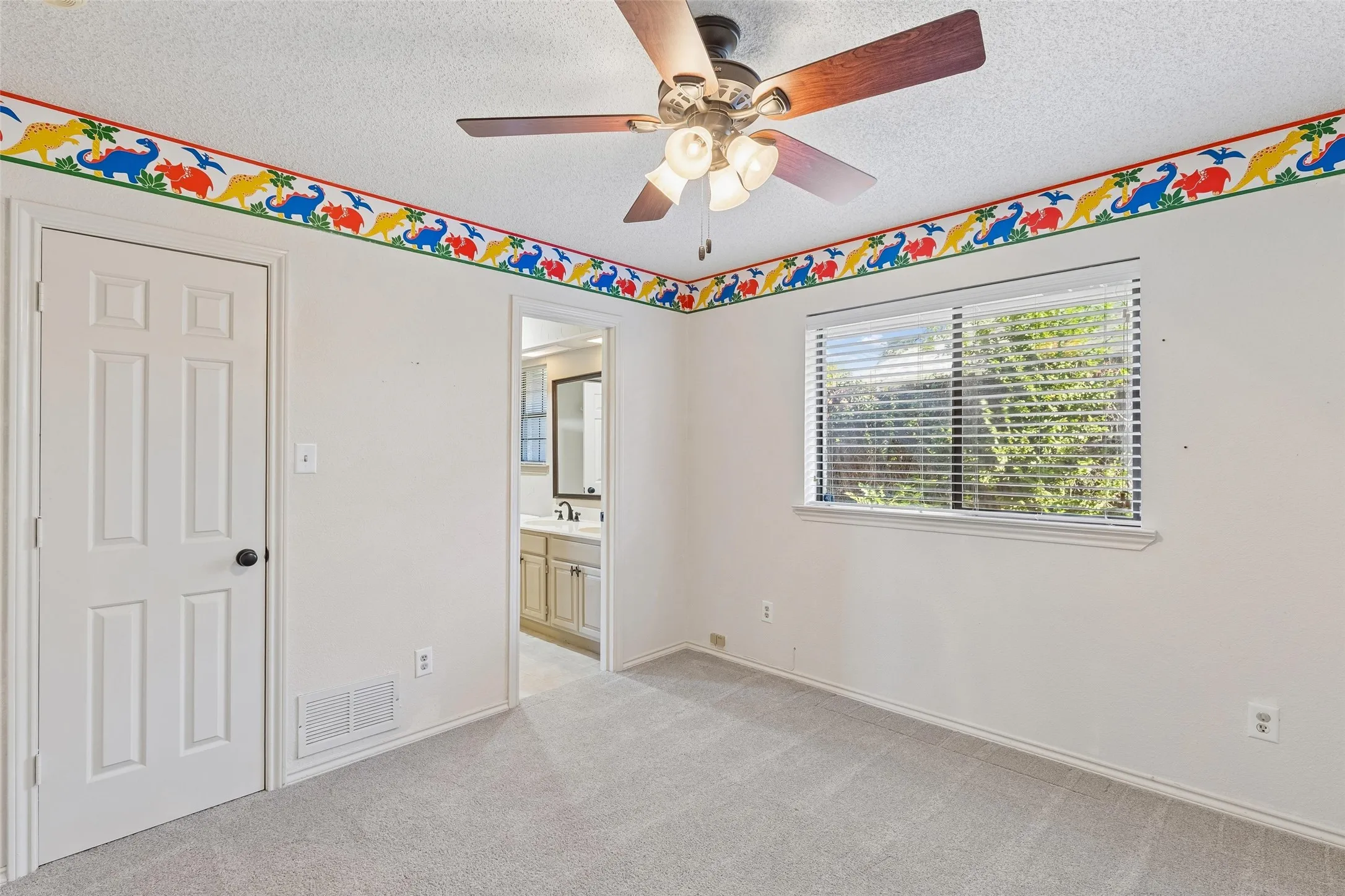 Single Family Residence For Sale in Denton County , 2924 Cambridgeshire Drive, Carrollton, Texas 75007, 5 Bedroom, 4 Bathroom, 2 Garage spaces, 3,676 Sqft, built in 1985, mls#21403498, Real Estate Agent in Carrollton, Homes For Sale in Denton county, Homes For Sale in Carrollton, Realtor in Carrollton Texas, Real Estate Brokerage Independent Realty Texas, Luminita Cordes Realtor