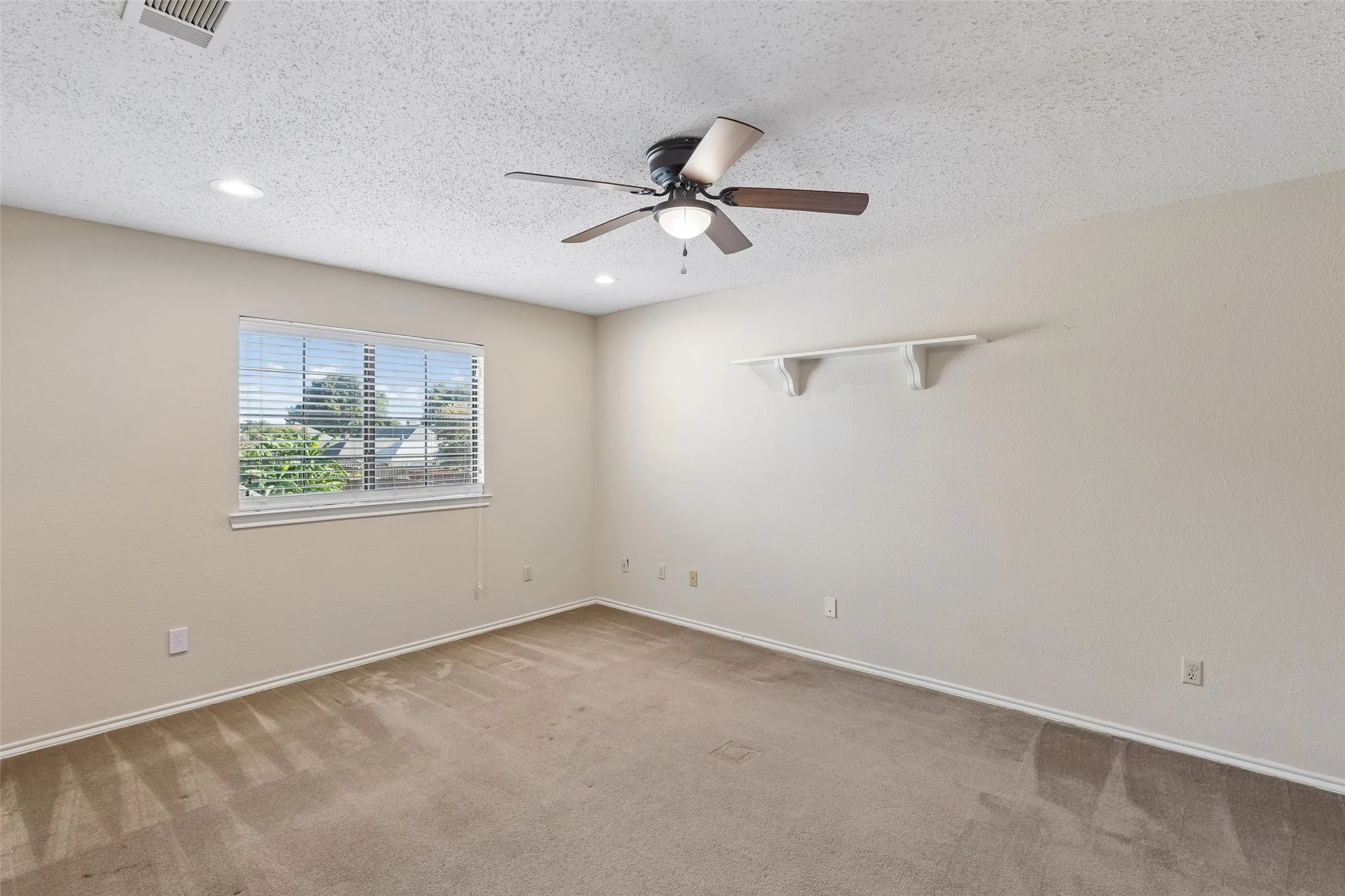 Single Family Residence For Sale in Denton County , 2924 Cambridgeshire Drive, Carrollton, Texas 75007, 5 Bedroom, 4 Bathroom, 2 Garage spaces, 3,676 Sqft, built in 1985, mls#21403498, Real Estate Agent in Carrollton, Homes For Sale in Denton county, Homes For Sale in Carrollton, Realtor in Carrollton Texas, Real Estate Brokerage Independent Realty Texas, Luminita Cordes Realtor