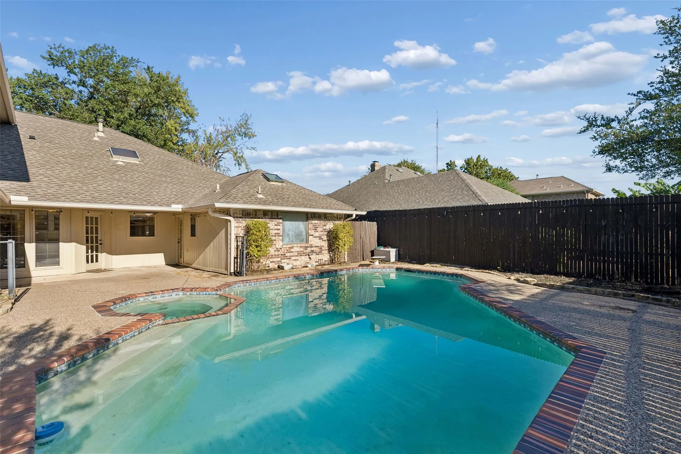 Single Family Residence For Sale in Denton County , 2924 Cambridgeshire Drive, Carrollton, Texas 75007, 5 Bedroom, 4 Bathroom, 2 Garage spaces, 3,676 Sqft, built in 1985, mls#21403498, Real Estate Agent in Carrollton, Homes For Sale in Denton county, Homes For Sale in Carrollton, Realtor in Carrollton Texas, Real Estate Brokerage Independent Realty Texas, Luminita Cordes Realtor