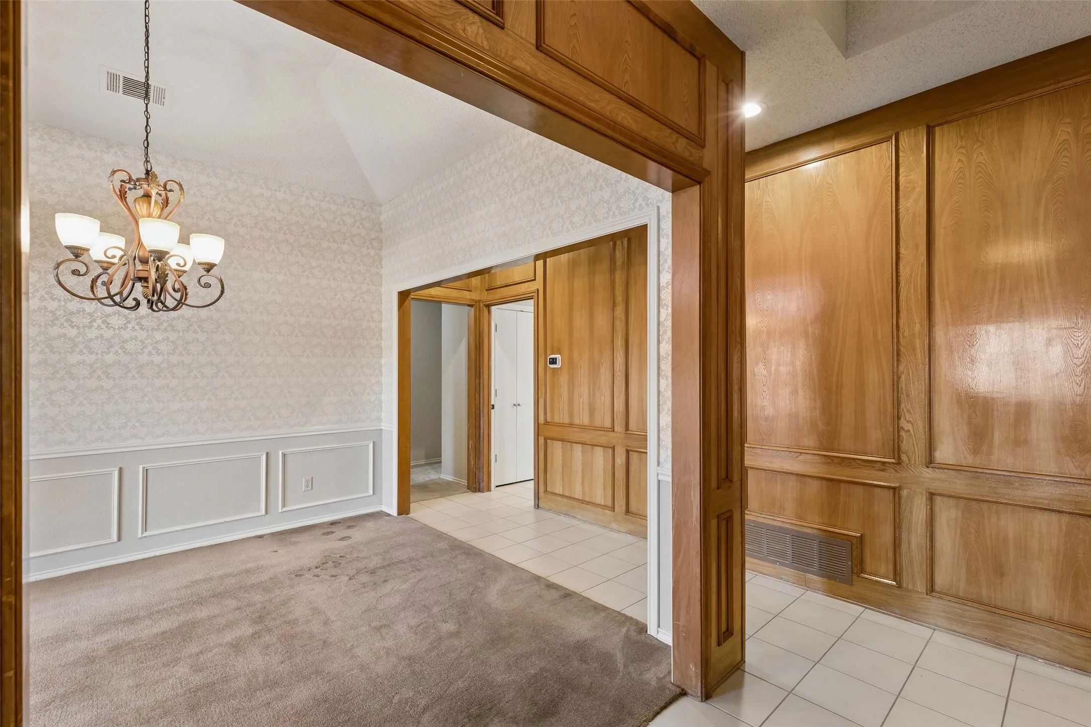 Single Family Residence For Sale in Denton County , 2924 Cambridgeshire Drive, Carrollton, Texas 75007, 5 Bedroom, 4 Bathroom, 2 Garage spaces, 3,676 Sqft, built in 1985, mls#21403498, Real Estate Agent in Carrollton, Homes For Sale in Denton county, Homes For Sale in Carrollton, Realtor in Carrollton Texas, Real Estate Brokerage Independent Realty Texas, Luminita Cordes Realtor