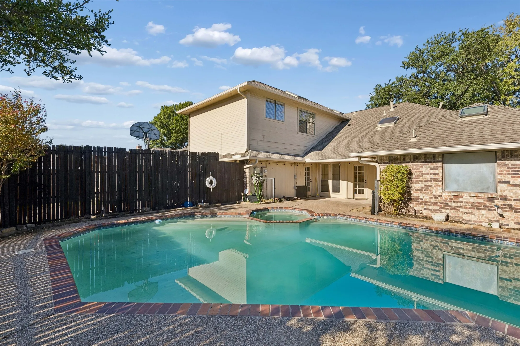 Single Family Residence For Sale in Denton County , 2924 Cambridgeshire Drive, Carrollton, Texas 75007, 5 Bedroom, 4 Bathroom, 2 Garage spaces, 3,676 Sqft, built in 1985, mls#21403498, Real Estate Agent in Carrollton, Homes For Sale in Denton county, Homes For Sale in Carrollton, Realtor in Carrollton Texas, Real Estate Brokerage Independent Realty Texas, Luminita Cordes Realtor