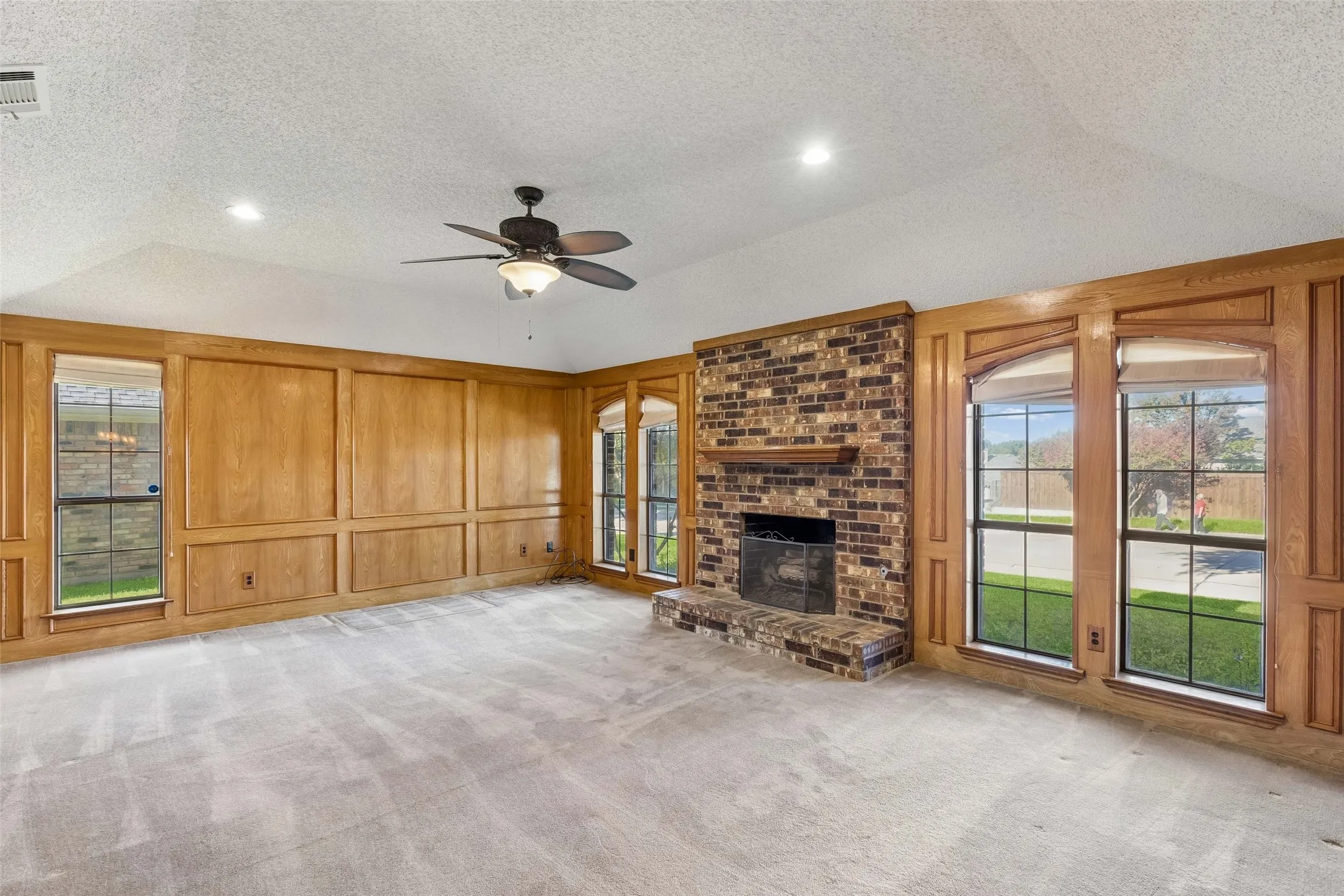 Single Family Residence For Sale in Denton County , 2924 Cambridgeshire Drive, Carrollton, Texas 75007, 5 Bedroom, 4 Bathroom, 2 Garage spaces, 3,676 Sqft, built in 1985, mls#21403498, Real Estate Agent in Carrollton, Homes For Sale in Denton county, Homes For Sale in Carrollton, Realtor in Carrollton Texas, Real Estate Brokerage Independent Realty Texas, Luminita Cordes Realtor