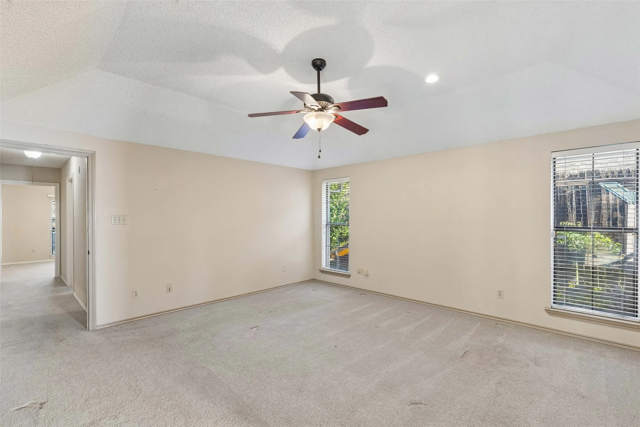 Single Family Residence For Sale in Denton County , 2924 Cambridgeshire Drive, Carrollton, Texas 75007, 5 Bedroom, 4 Bathroom, 2 Garage spaces, 3,676 Sqft, built in 1985, mls#21403498, Real Estate Agent in Carrollton, Homes For Sale in Denton county, Homes For Sale in Carrollton, Realtor in Carrollton Texas, Real Estate Brokerage Independent Realty Texas, Luminita Cordes Realtor