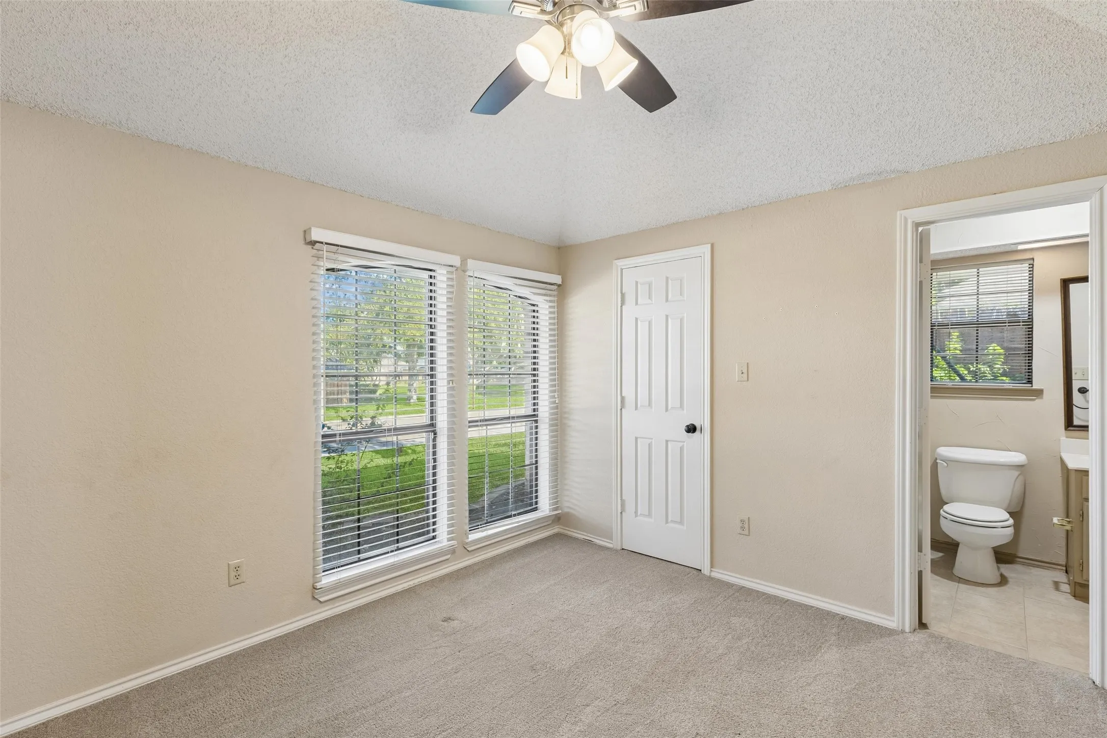 Single Family Residence For Sale in Denton County , 2924 Cambridgeshire Drive, Carrollton, Texas 75007, 5 Bedroom, 4 Bathroom, 2 Garage spaces, 3,676 Sqft, built in 1985, mls#21403498, Real Estate Agent in Carrollton, Homes For Sale in Denton county, Homes For Sale in Carrollton, Realtor in Carrollton Texas, Real Estate Brokerage Independent Realty Texas, Luminita Cordes Realtor