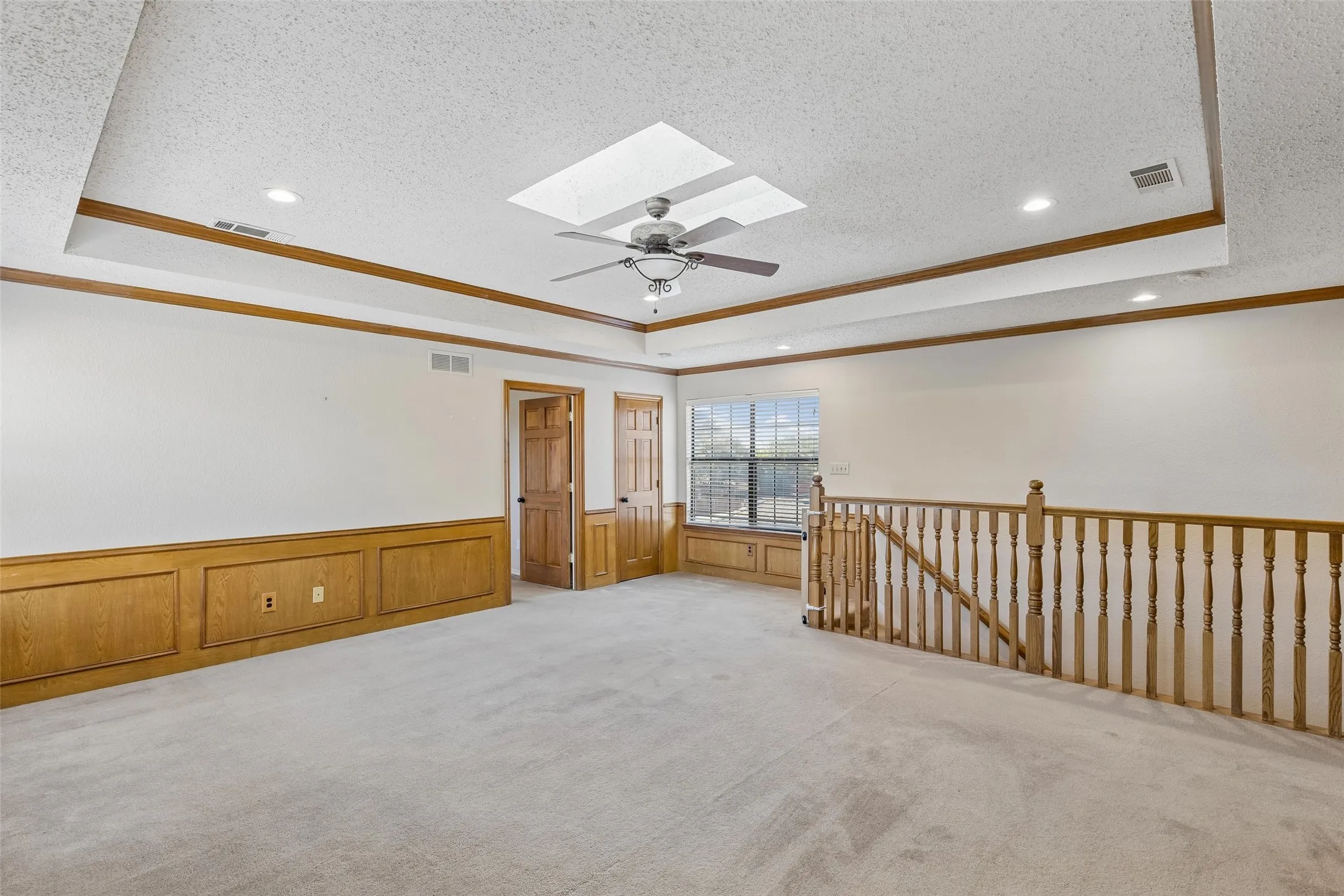Single Family Residence For Sale in Denton County , 2924 Cambridgeshire Drive, Carrollton, Texas 75007, 5 Bedroom, 4 Bathroom, 2 Garage spaces, 3,676 Sqft, built in 1985, mls#21403498, Real Estate Agent in Carrollton, Homes For Sale in Denton county, Homes For Sale in Carrollton, Realtor in Carrollton Texas, Real Estate Brokerage Independent Realty Texas, Luminita Cordes Realtor