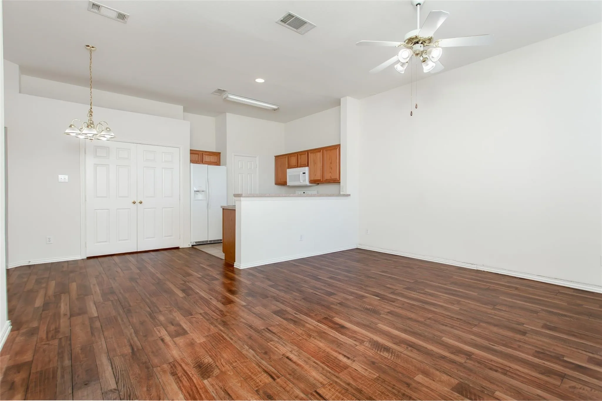 Duplex For Rent in Denton County , 1727 Preston On The Lake Boulevard, Little Elm, Texas 75068, 2 Bedroom, 2 Bathroom, 2 Garage spaces, 1,105 Sqft, built in 2004, mls#21403718, Real Estate Agent in Little Elm, Homes For Rent in Denton county, Homes For Rent in Little Elm, Realtor in Little Elm Texas, Real Estate Brokerage Independent Realty Texas, Luminita Cordes Realtor