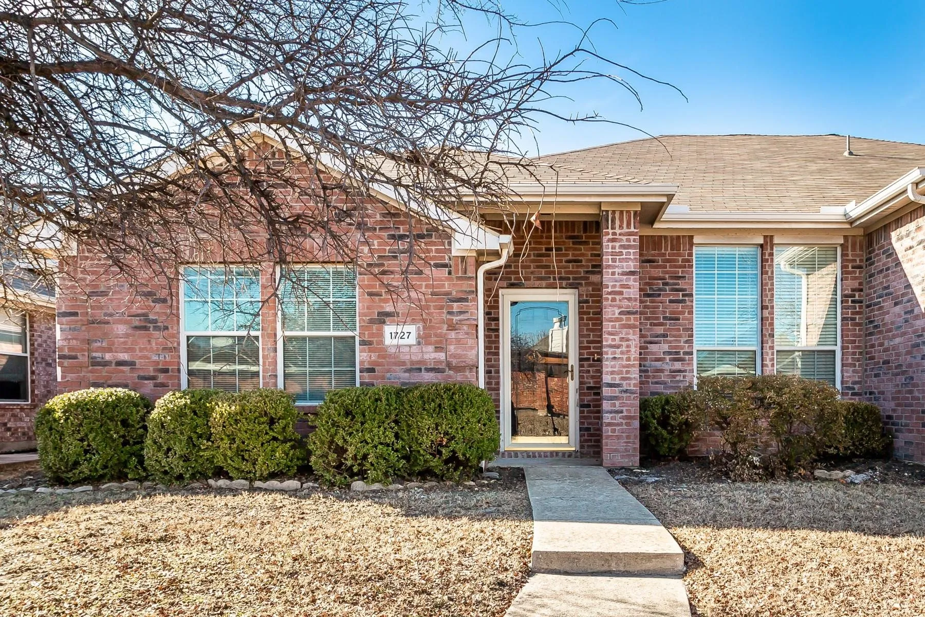 Duplex For Rent in Denton County , 1727 Preston On The Lake Boulevard, Little Elm, Texas 75068, 2 Bedroom, 2 Bathroom, 2 Garage spaces, 1,105 Sqft, built in 2004, mls#21403718, Real Estate Agent in Little Elm, Homes For Rent in Denton county, Homes For Rent in Little Elm, Realtor in Little Elm Texas, Real Estate Brokerage Independent Realty Texas, Luminita Cordes Realtor