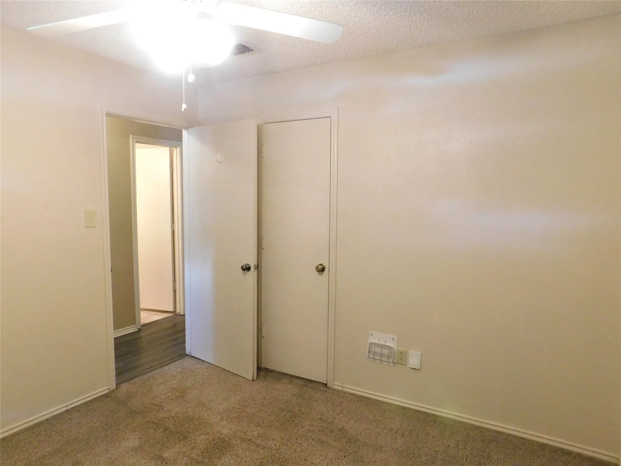 Duplex For Rent in Collin County , 9792 Windy Ridge Road, Frisco, Texas 75033, 3 Bedroom, 2 Bathroom, Garage spaces, 1,262 Sqft, built in 1983, mls#21405565, Real Estate Agent in Frisco, Homes For Rent in Collin county, Homes For Rent in Frisco, Realtor in Frisco Texas, Real Estate Brokerage Independent Realty Texas, Luminita Cordes Realtor