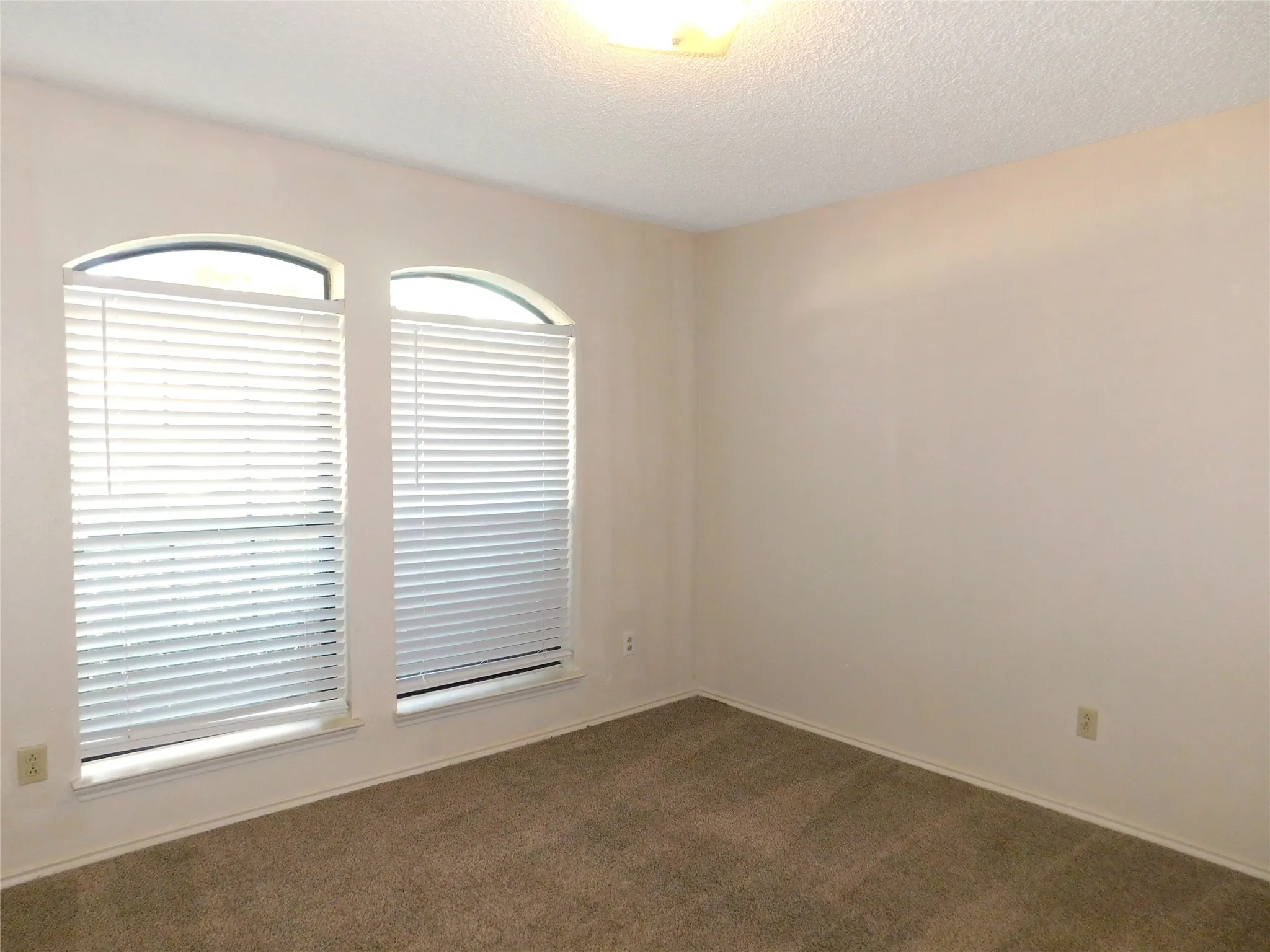 Duplex For Rent in Collin County , 9792 Windy Ridge Road, Frisco, Texas 75033, 3 Bedroom, 2 Bathroom, Garage spaces, 1,262 Sqft, built in 1983, mls#21405565, Real Estate Agent in Frisco, Homes For Rent in Collin county, Homes For Rent in Frisco, Realtor in Frisco Texas, Real Estate Brokerage Independent Realty Texas, Luminita Cordes Realtor
