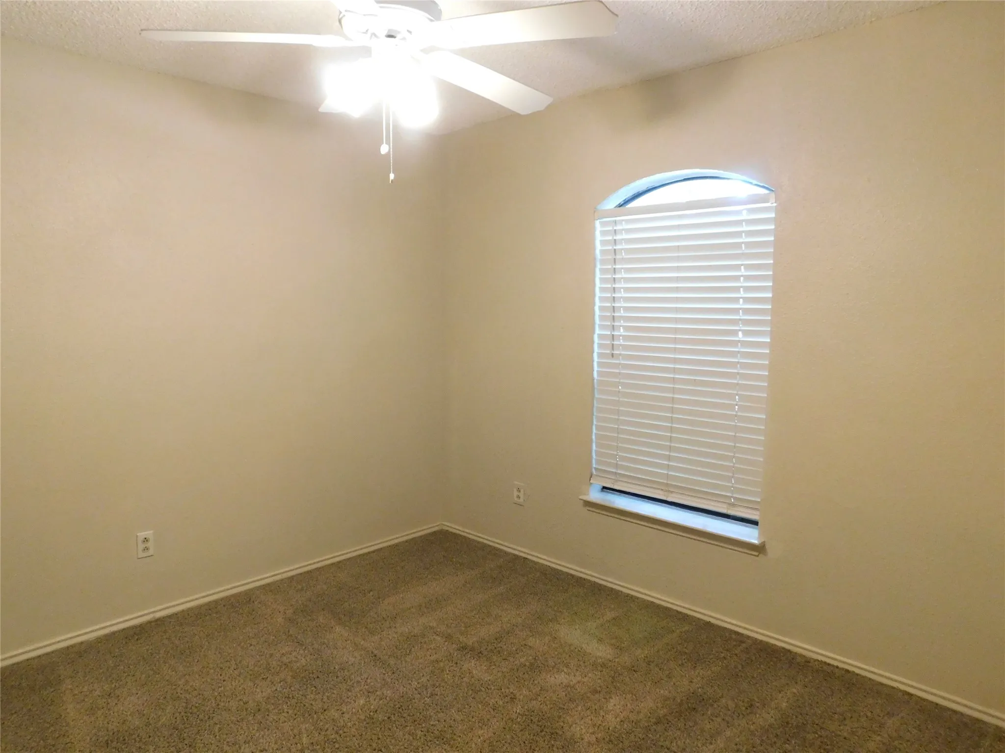Duplex For Rent in Collin County , 9792 Windy Ridge Road, Frisco, Texas 75033, 3 Bedroom, 2 Bathroom, Garage spaces, 1,262 Sqft, built in 1983, mls#21405565, Real Estate Agent in Frisco, Homes For Rent in Collin county, Homes For Rent in Frisco, Realtor in Frisco Texas, Real Estate Brokerage Independent Realty Texas, Luminita Cordes Realtor