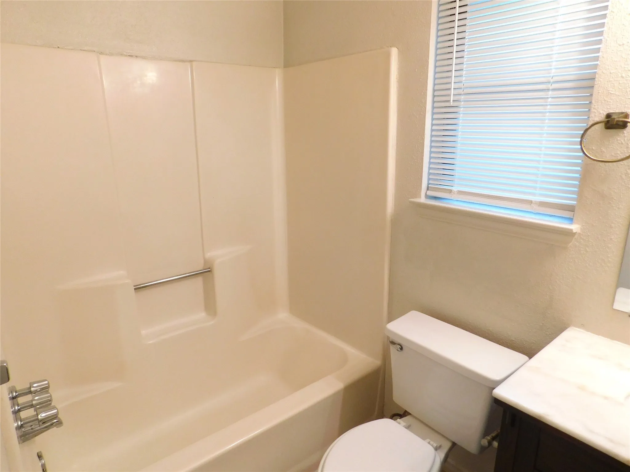 Duplex For Rent in Collin County , 9792 Windy Ridge Road, Frisco, Texas 75033, 3 Bedroom, 2 Bathroom, Garage spaces, 1,262 Sqft, built in 1983, mls#21405565, Real Estate Agent in Frisco, Homes For Rent in Collin county, Homes For Rent in Frisco, Realtor in Frisco Texas, Real Estate Brokerage Independent Realty Texas, Luminita Cordes Realtor