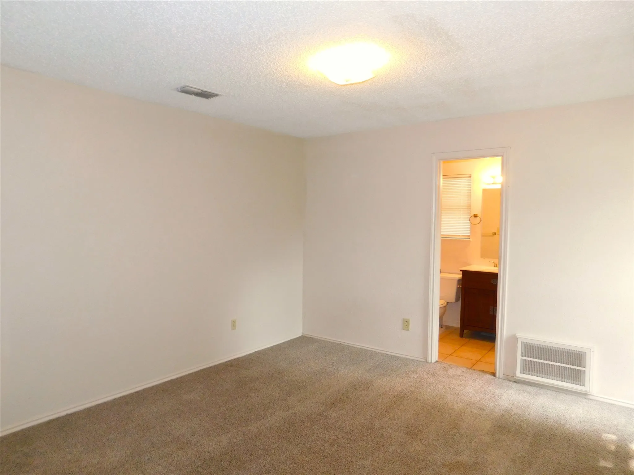 Duplex For Rent in Collin County , 9792 Windy Ridge Road, Frisco, Texas 75033, 3 Bedroom, 2 Bathroom, Garage spaces, 1,262 Sqft, built in 1983, mls#21405565, Real Estate Agent in Frisco, Homes For Rent in Collin county, Homes For Rent in Frisco, Realtor in Frisco Texas, Real Estate Brokerage Independent Realty Texas, Luminita Cordes Realtor