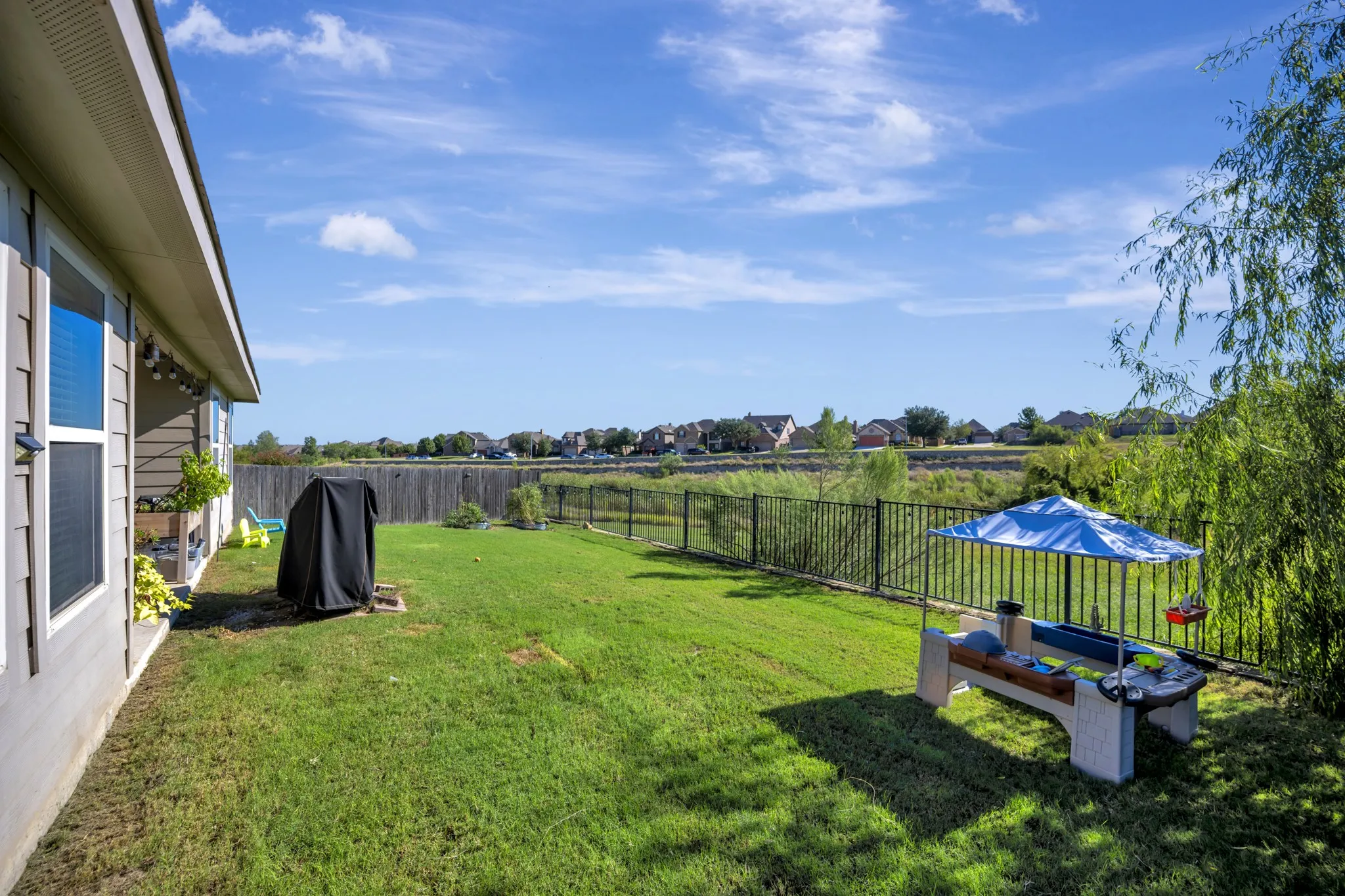 Single Family Residence For Sale in Tarrant County , 8457 Sweet Flag Lane, Fort Worth, Texas 76123, 4 Bedroom, 3 Bathroom, 2 Garage spaces, 2,250 Sqft, built in 2018, mls#21397790, Real Estate Agent in Fort Worth, Homes For Sale in Tarrant county, Homes For Sale in Fort Worth, Realtor in Fort Worth Texas, Real Estate Brokerage Independent Realty Texas, Luminita Cordes Realtor