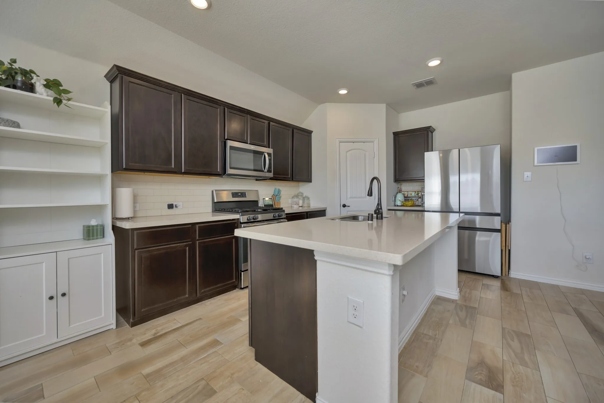 Single Family Residence For Sale in Tarrant County , 8457 Sweet Flag Lane, Fort Worth, Texas 76123, 4 Bedroom, 3 Bathroom, 2 Garage spaces, 2,250 Sqft, built in 2018, mls#21397790, Real Estate Agent in Fort Worth, Homes For Sale in Tarrant county, Homes For Sale in Fort Worth, Realtor in Fort Worth Texas, Real Estate Brokerage Independent Realty Texas, Luminita Cordes Realtor