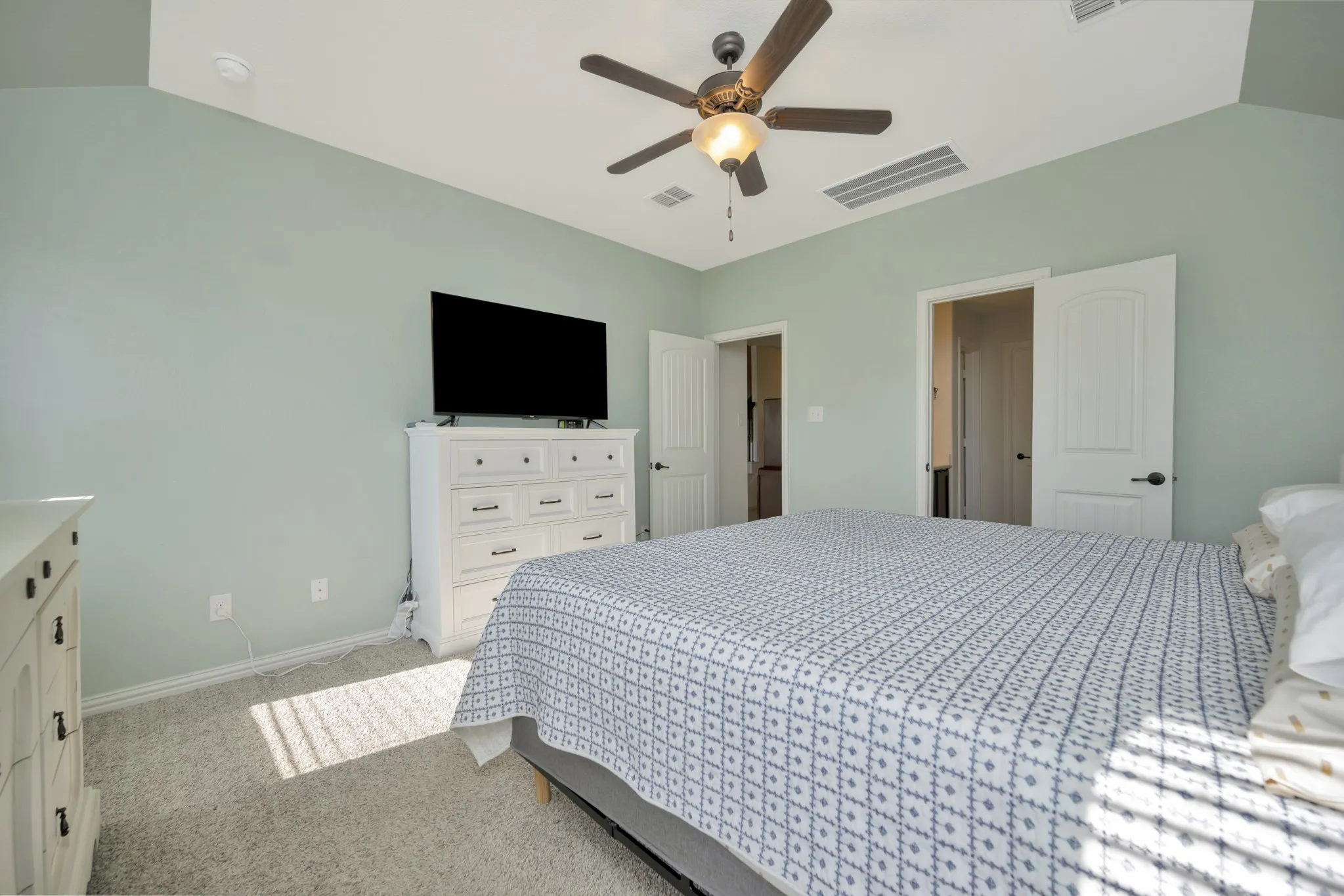 Single Family Residence For Sale in Tarrant County , 8457 Sweet Flag Lane, Fort Worth, Texas 76123, 4 Bedroom, 3 Bathroom, 2 Garage spaces, 2,250 Sqft, built in 2018, mls#21397790, Real Estate Agent in Fort Worth, Homes For Sale in Tarrant county, Homes For Sale in Fort Worth, Realtor in Fort Worth Texas, Real Estate Brokerage Independent Realty Texas, Luminita Cordes Realtor