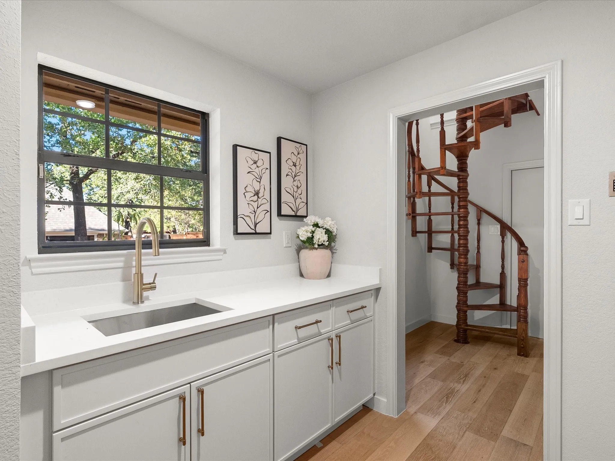 Single Family Residence For Sale in Tarrant County , 3509 Brentwood Drive, Colleyville, Texas 76034, 5 Bedroom, 5 Bathroom, 3 Garage spaces, 5,226 Sqft, built in 1983, mls#21367786, Real Estate Agent in Colleyville, Homes For Sale in Tarrant county, Homes For Sale in Colleyville, Realtor in Colleyville Texas, Real Estate Brokerage Independent Realty Texas, Luminita Cordes Realtor