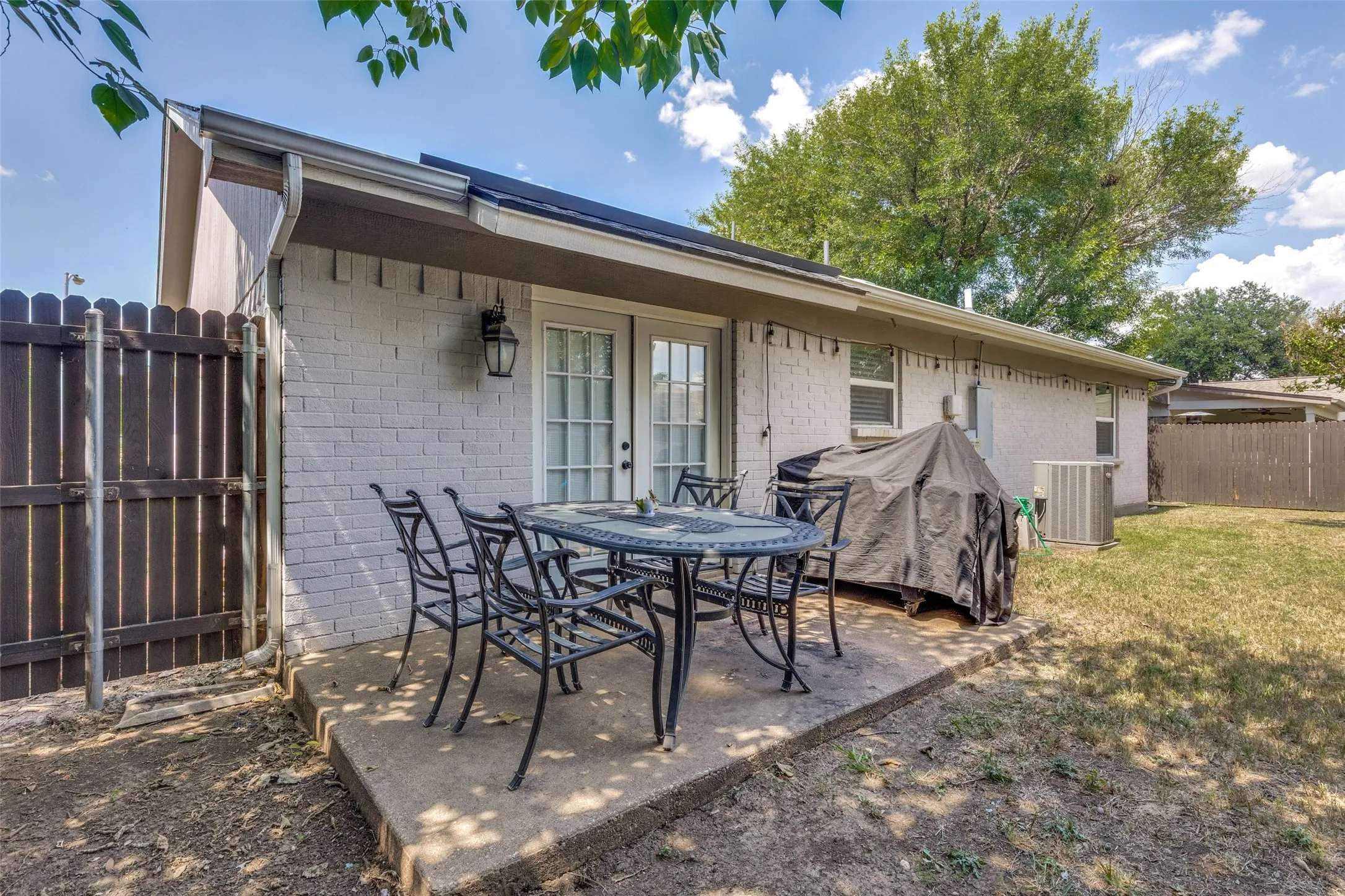 Single Family Residence For Rent in Tarrant County , 625 Park Center Boulevard, Saginaw, Texas 76179, 3 Bedroom, 2 Bathroom, 2 Garage spaces, 1,509 Sqft, built in 1980, mls#21405580, Real Estate Agent in Saginaw, Homes For Rent in Tarrant county, Homes For Rent in Saginaw, Realtor in Saginaw Texas, Real Estate Brokerage Independent Realty Texas, Luminita Cordes Realtor