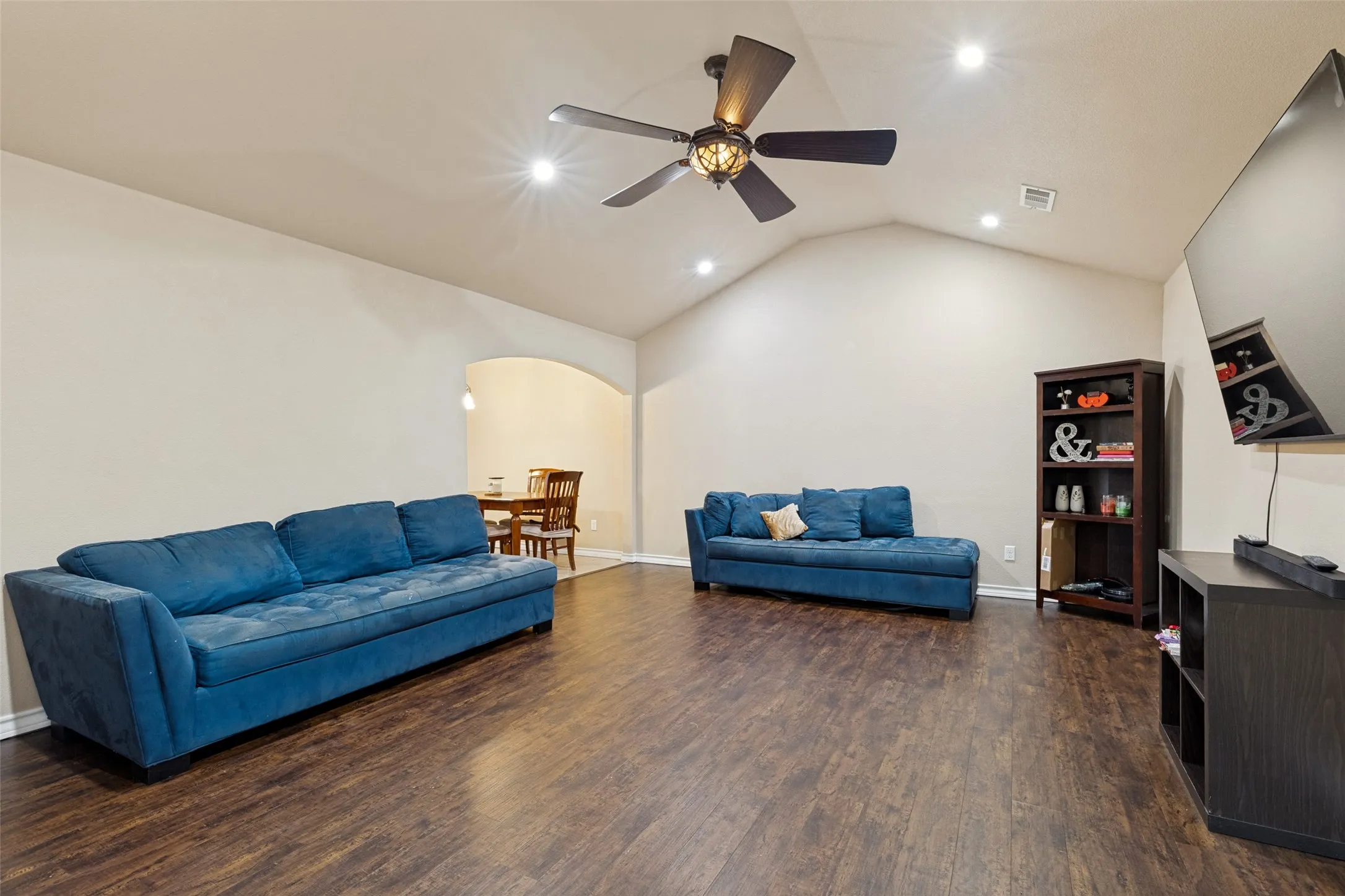 Single Family Residence For Rent in Tarrant County , 625 Park Center Boulevard, Saginaw, Texas 76179, 3 Bedroom, 2 Bathroom, 2 Garage spaces, 1,509 Sqft, built in 1980, mls#21405580, Real Estate Agent in Saginaw, Homes For Rent in Tarrant county, Homes For Rent in Saginaw, Realtor in Saginaw Texas, Real Estate Brokerage Independent Realty Texas, Luminita Cordes Realtor