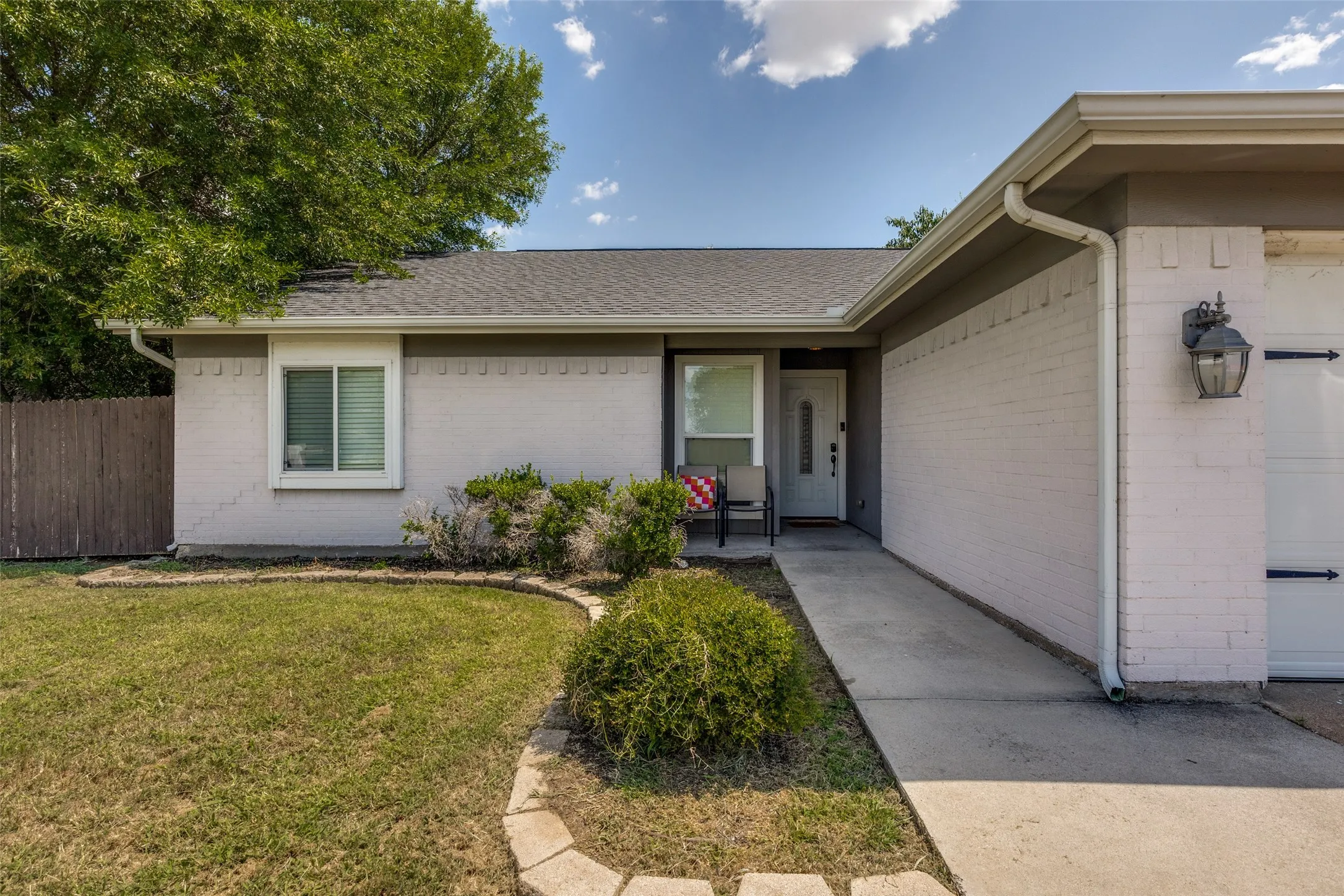 Single Family Residence For Rent in Tarrant County , 625 Park Center Boulevard, Saginaw, Texas 76179, 3 Bedroom, 2 Bathroom, 2 Garage spaces, 1,509 Sqft, built in 1980, mls#21405580, Real Estate Agent in Saginaw, Homes For Rent in Tarrant county, Homes For Rent in Saginaw, Realtor in Saginaw Texas, Real Estate Brokerage Independent Realty Texas, Luminita Cordes Realtor
