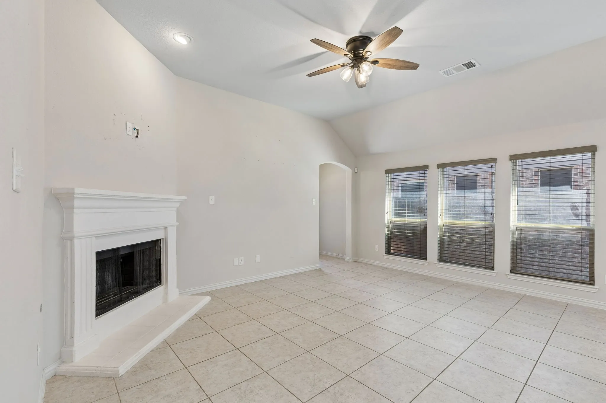 Single Family Residence For Sale in Denton County , 421 Catherine Lane, Argyle, Texas 76226, 3 Bedroom, 2 Bathroom, 2 Garage spaces, 1,736 Sqft, built in 2015, mls#21405361, Real Estate Agent in Argyle, Homes For Sale in Denton county, Homes For Sale in Argyle, Realtor in Argyle Texas, Real Estate Brokerage Independent Realty Texas, Luminita Cordes Realtor