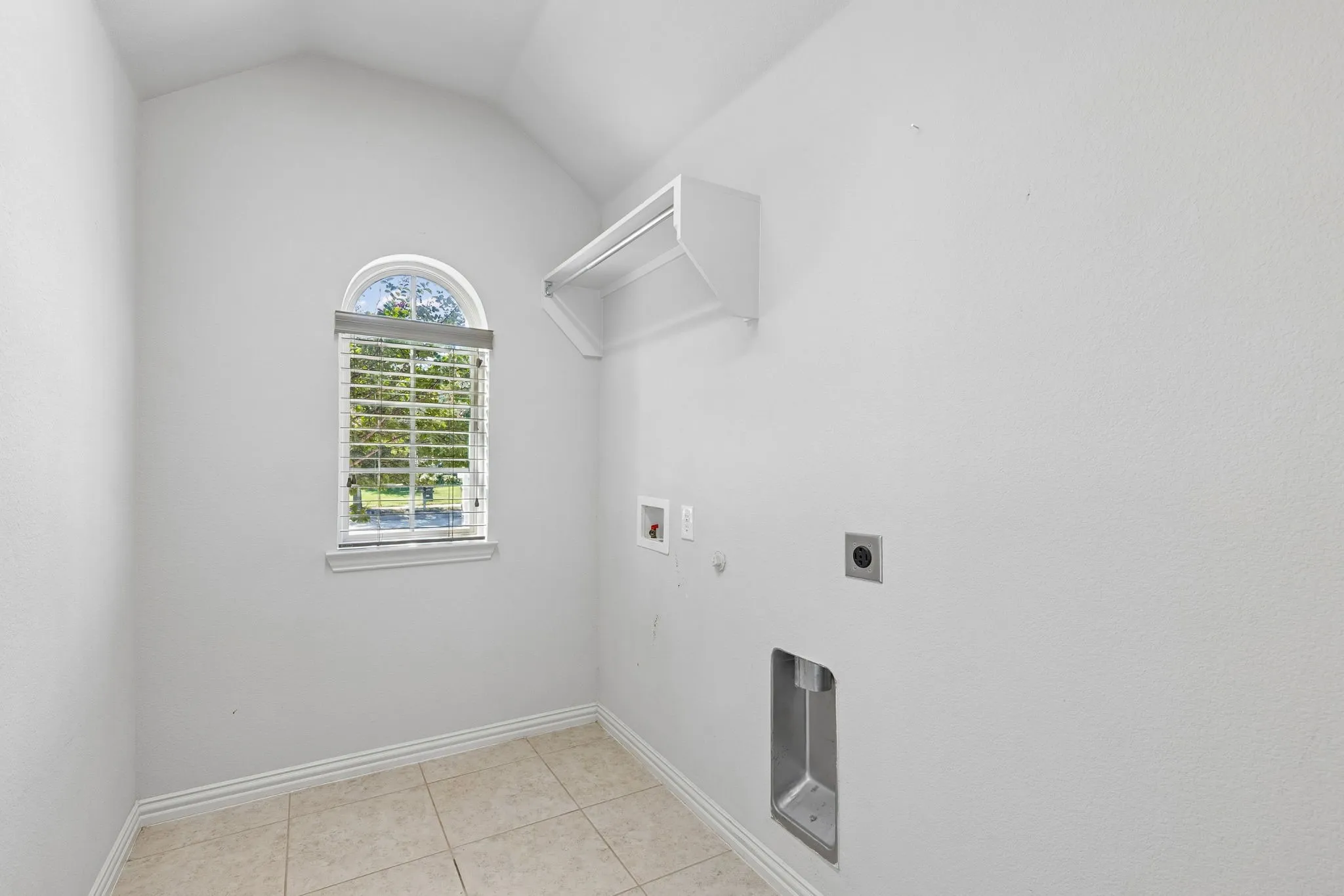 Single Family Residence For Sale in Denton County , 421 Catherine Lane, Argyle, Texas 76226, 3 Bedroom, 2 Bathroom, 2 Garage spaces, 1,736 Sqft, built in 2015, mls#21405361, Real Estate Agent in Argyle, Homes For Sale in Denton county, Homes For Sale in Argyle, Realtor in Argyle Texas, Real Estate Brokerage Independent Realty Texas, Luminita Cordes Realtor