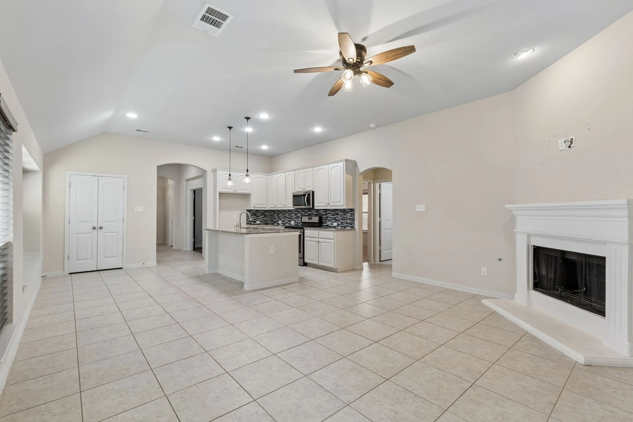 Single Family Residence For Sale in Denton County , 421 Catherine Lane, Argyle, Texas 76226, 3 Bedroom, 2 Bathroom, 2 Garage spaces, 1,736 Sqft, built in 2015, mls#21405361, Real Estate Agent in Argyle, Homes For Sale in Denton county, Homes For Sale in Argyle, Realtor in Argyle Texas, Real Estate Brokerage Independent Realty Texas, Luminita Cordes Realtor