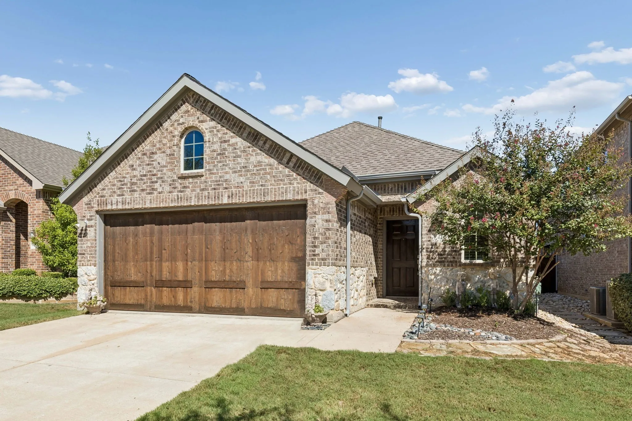 Single Family Residence For Sale in Denton County , 421 Catherine Lane, Argyle, Texas 76226, 3 Bedroom, 2 Bathroom, 2 Garage spaces, 1,736 Sqft, built in 2015, mls#21405361, Real Estate Agent in Argyle, Homes For Sale in Denton county, Homes For Sale in Argyle, Realtor in Argyle Texas, Real Estate Brokerage Independent Realty Texas, Luminita Cordes Realtor