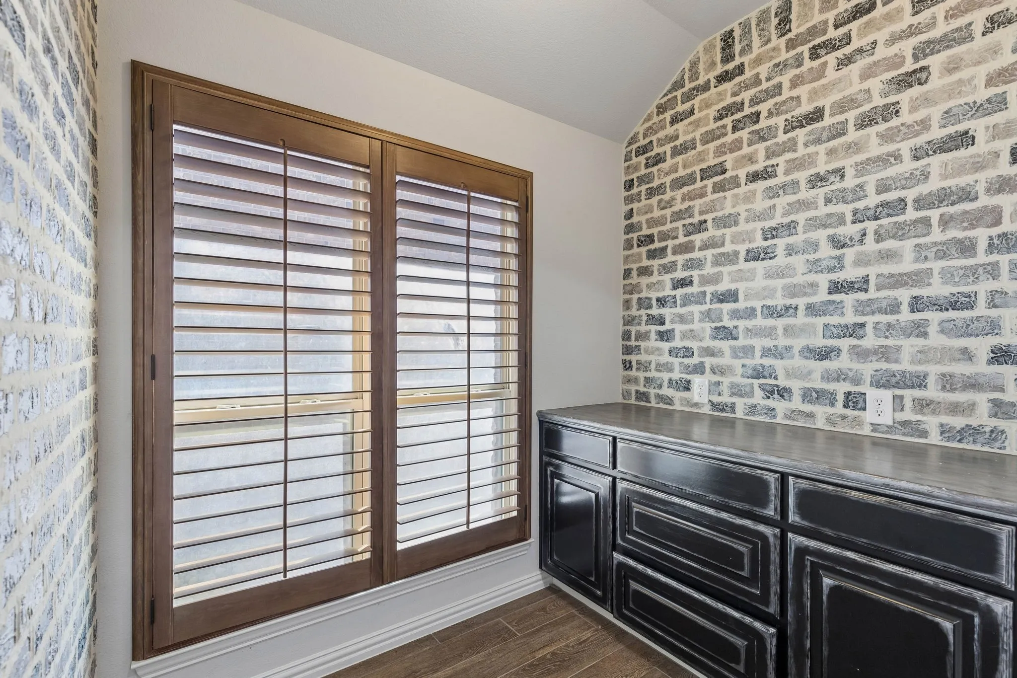 Single Family Residence For Sale in Denton County , 421 Catherine Lane, Argyle, Texas 76226, 3 Bedroom, 2 Bathroom, 2 Garage spaces, 1,736 Sqft, built in 2015, mls#21405361, Real Estate Agent in Argyle, Homes For Sale in Denton county, Homes For Sale in Argyle, Realtor in Argyle Texas, Real Estate Brokerage Independent Realty Texas, Luminita Cordes Realtor