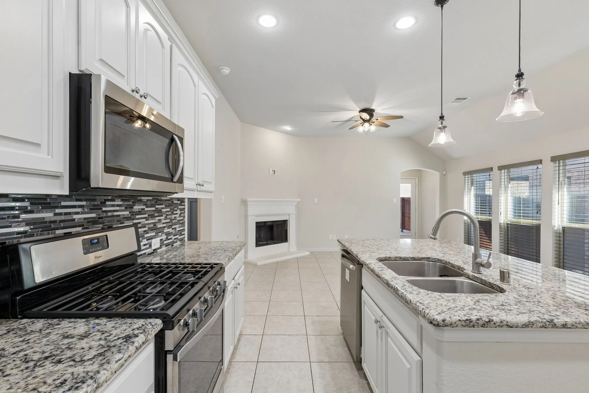 Single Family Residence For Sale in Denton County , 421 Catherine Lane, Argyle, Texas 76226, 3 Bedroom, 2 Bathroom, 2 Garage spaces, 1,736 Sqft, built in 2015, mls#21405361, Real Estate Agent in Argyle, Homes For Sale in Denton county, Homes For Sale in Argyle, Realtor in Argyle Texas, Real Estate Brokerage Independent Realty Texas, Luminita Cordes Realtor