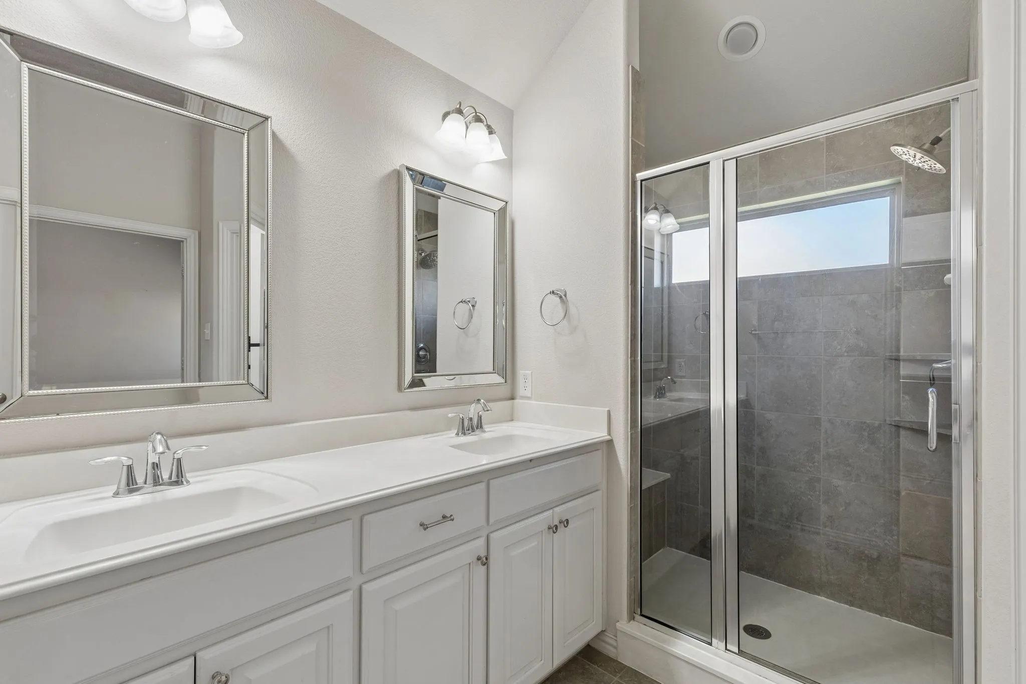 Single Family Residence For Sale in Denton County , 421 Catherine Lane, Argyle, Texas 76226, 3 Bedroom, 2 Bathroom, 2 Garage spaces, 1,736 Sqft, built in 2015, mls#21405361, Real Estate Agent in Argyle, Homes For Sale in Denton county, Homes For Sale in Argyle, Realtor in Argyle Texas, Real Estate Brokerage Independent Realty Texas, Luminita Cordes Realtor