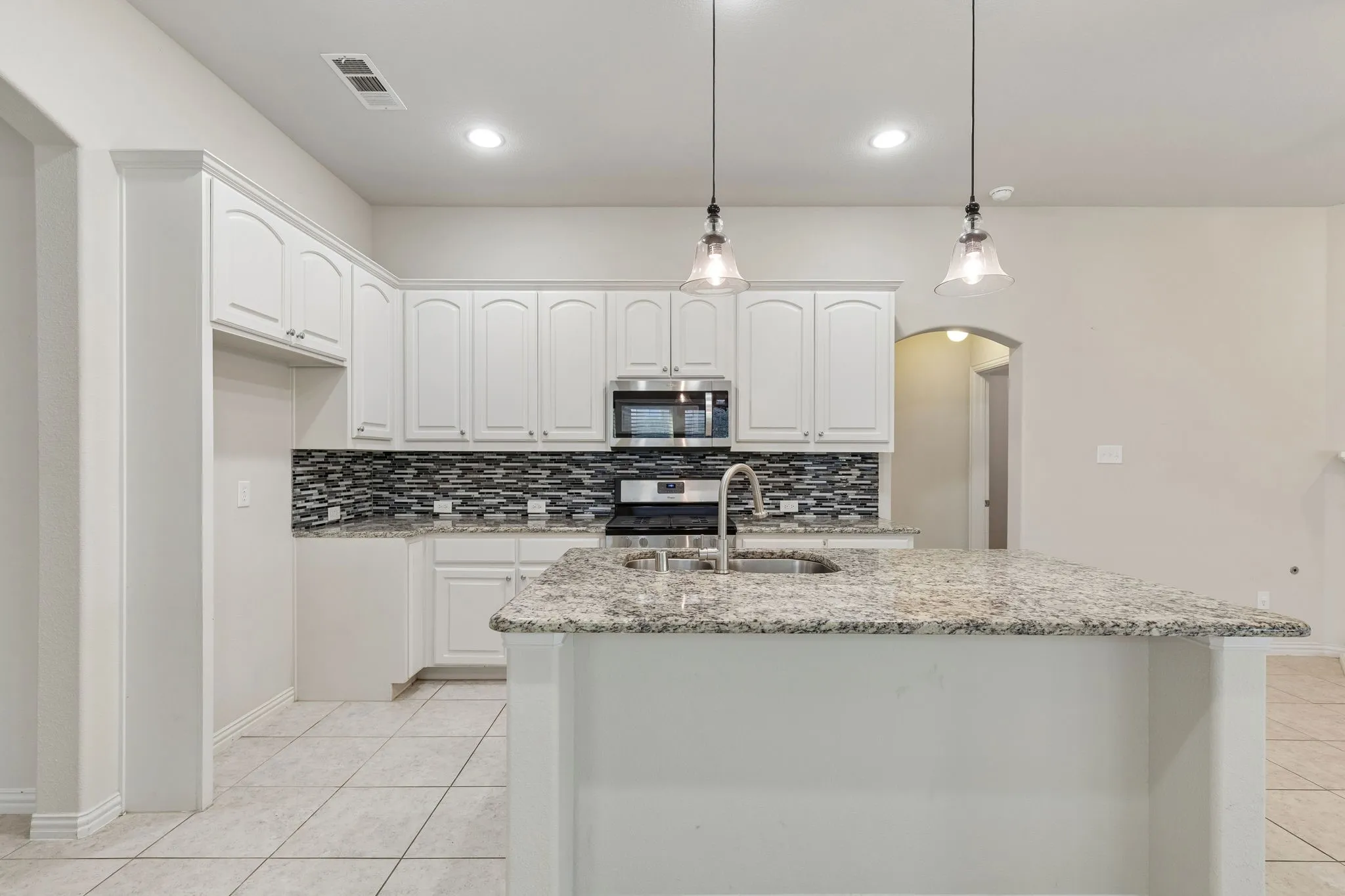 Single Family Residence For Sale in Denton County , 421 Catherine Lane, Argyle, Texas 76226, 3 Bedroom, 2 Bathroom, 2 Garage spaces, 1,736 Sqft, built in 2015, mls#21405361, Real Estate Agent in Argyle, Homes For Sale in Denton county, Homes For Sale in Argyle, Realtor in Argyle Texas, Real Estate Brokerage Independent Realty Texas, Luminita Cordes Realtor