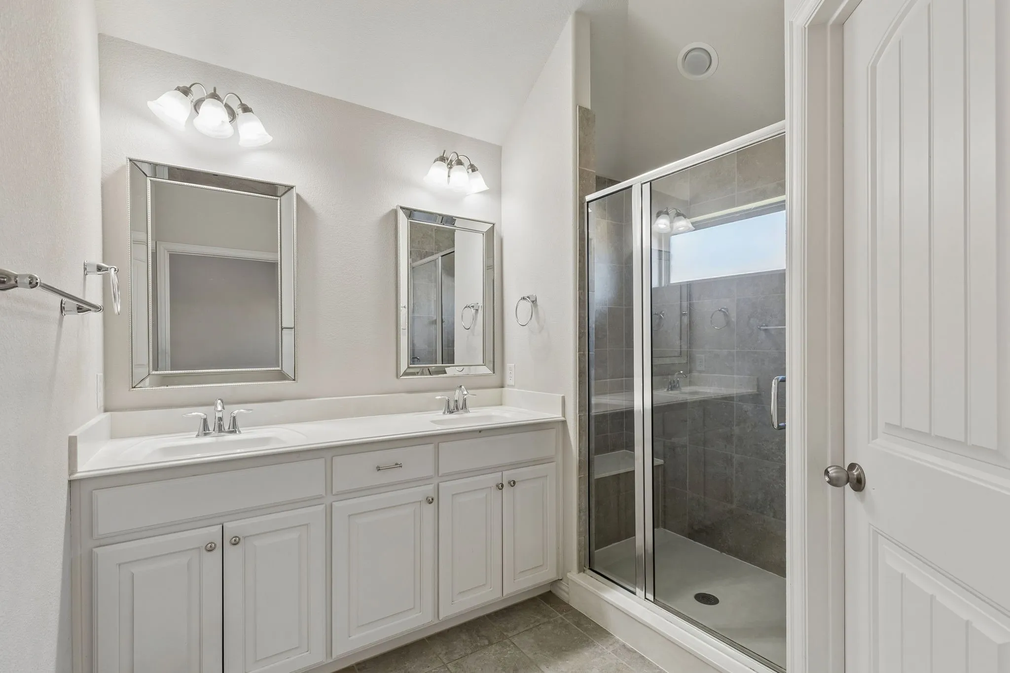 Single Family Residence For Sale in Denton County , 421 Catherine Lane, Argyle, Texas 76226, 3 Bedroom, 2 Bathroom, 2 Garage spaces, 1,736 Sqft, built in 2015, mls#21405361, Real Estate Agent in Argyle, Homes For Sale in Denton county, Homes For Sale in Argyle, Realtor in Argyle Texas, Real Estate Brokerage Independent Realty Texas, Luminita Cordes Realtor