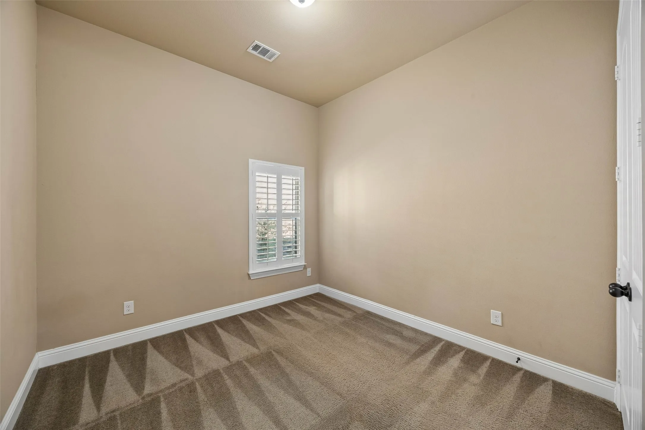 Single Family Residence For Sale in Dallas County , 419 San Marcos Drive, Irving, Texas 75039, 4 Bedroom, 2 Bathroom, 2 Garage spaces, 2,440 Sqft, built in 2013, mls#21399184, Real Estate Agent in Irving, Homes For Sale in Dallas county, Homes For Sale in Irving, Realtor in Irving Texas, Real Estate Brokerage Independent Realty Texas, Luminita Cordes Realtor