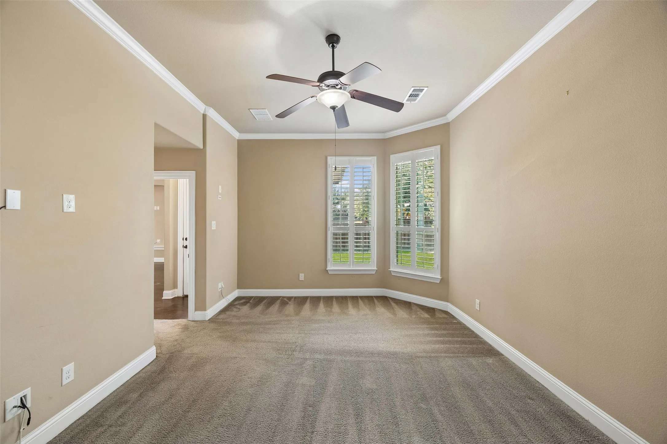 Single Family Residence For Sale in Dallas County , 419 San Marcos Drive, Irving, Texas 75039, 4 Bedroom, 2 Bathroom, 2 Garage spaces, 2,440 Sqft, built in 2013, mls#21399184, Real Estate Agent in Irving, Homes For Sale in Dallas county, Homes For Sale in Irving, Realtor in Irving Texas, Real Estate Brokerage Independent Realty Texas, Luminita Cordes Realtor